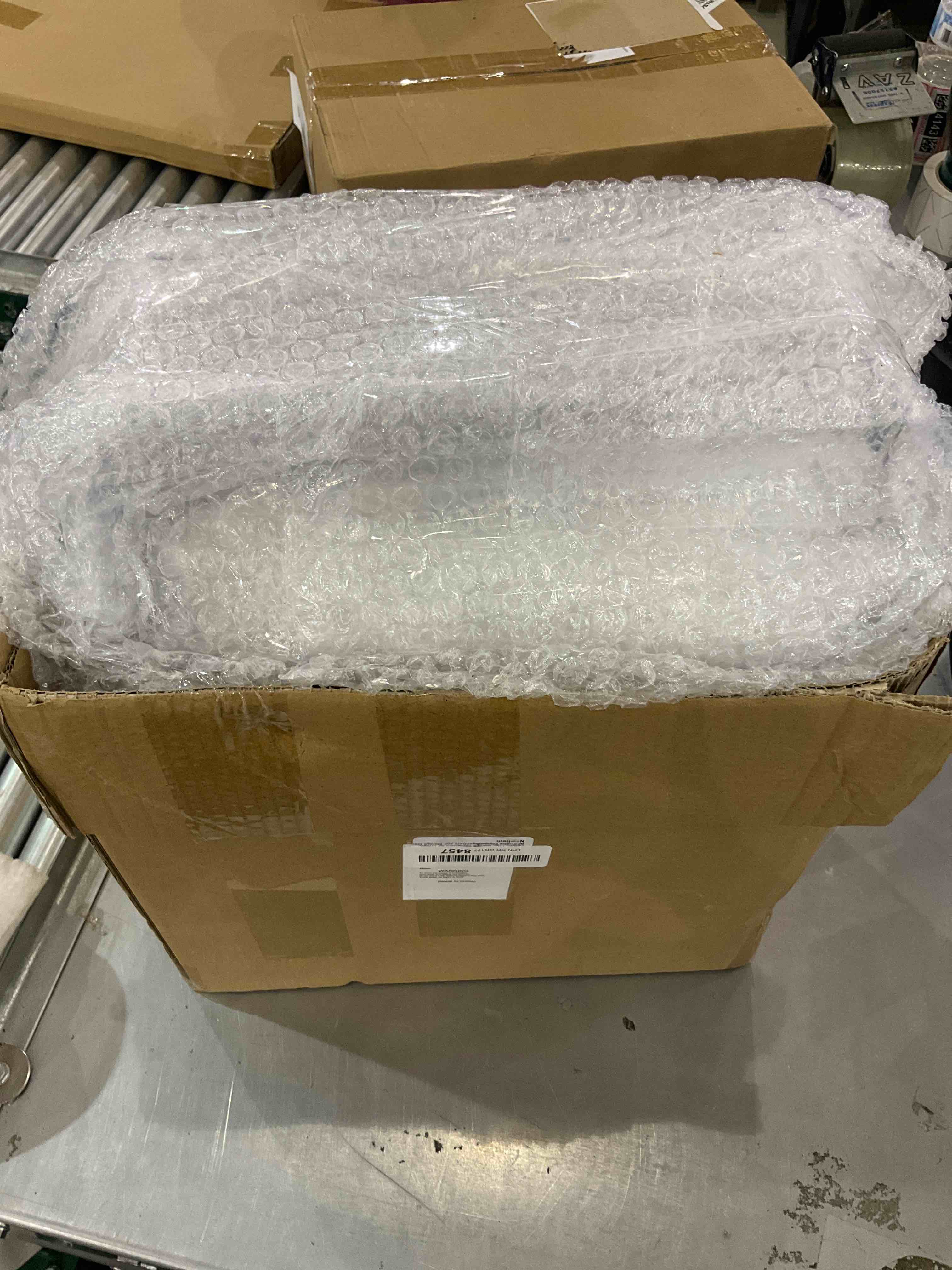 https://s3.amazonaws.com/lotting-images-prod/bidfta/EXS00450563_1692023707791.jpeg