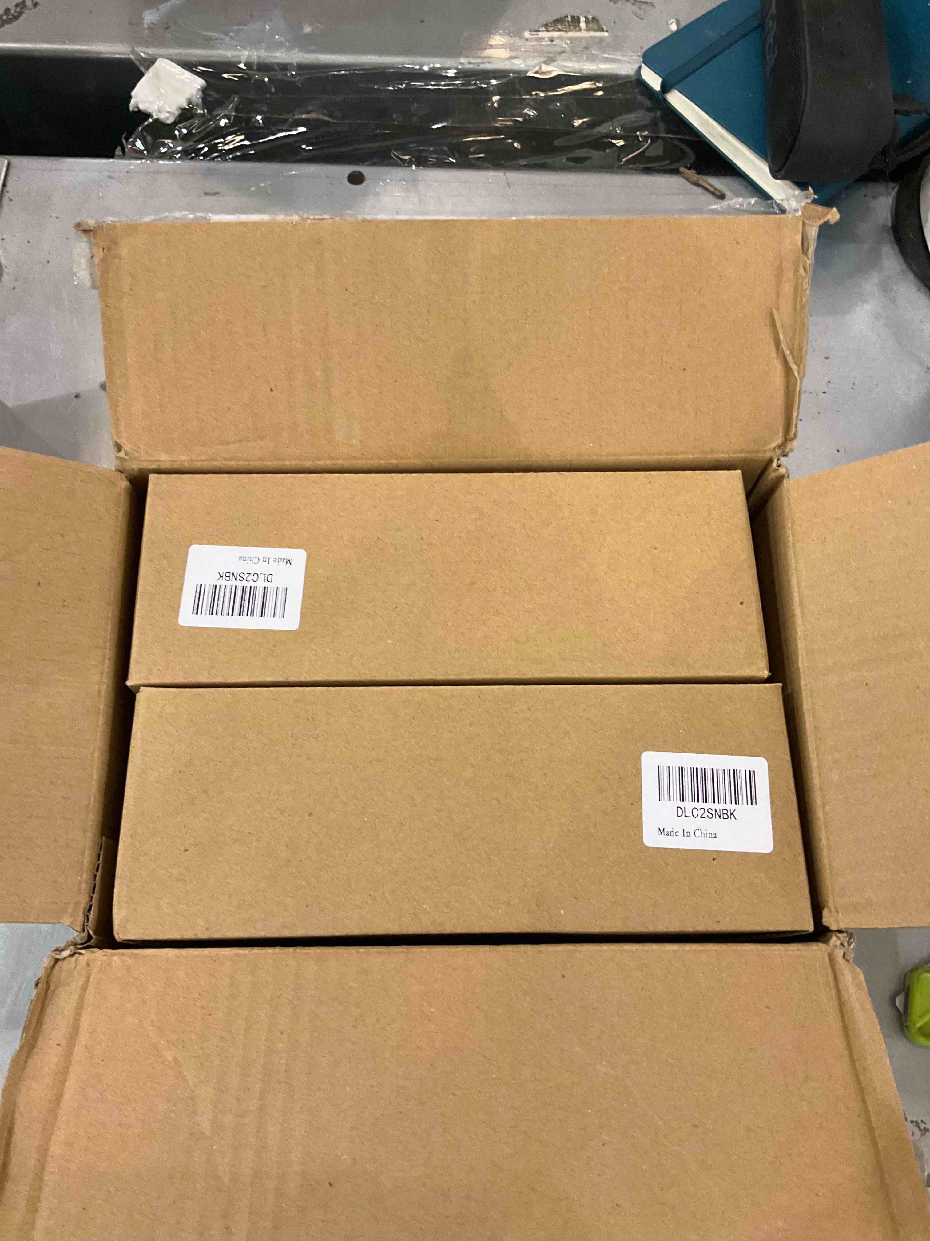 https://s3.amazonaws.com/lotting-images-prod/bidfta/EXS00450603_1692027082457.jpeg
