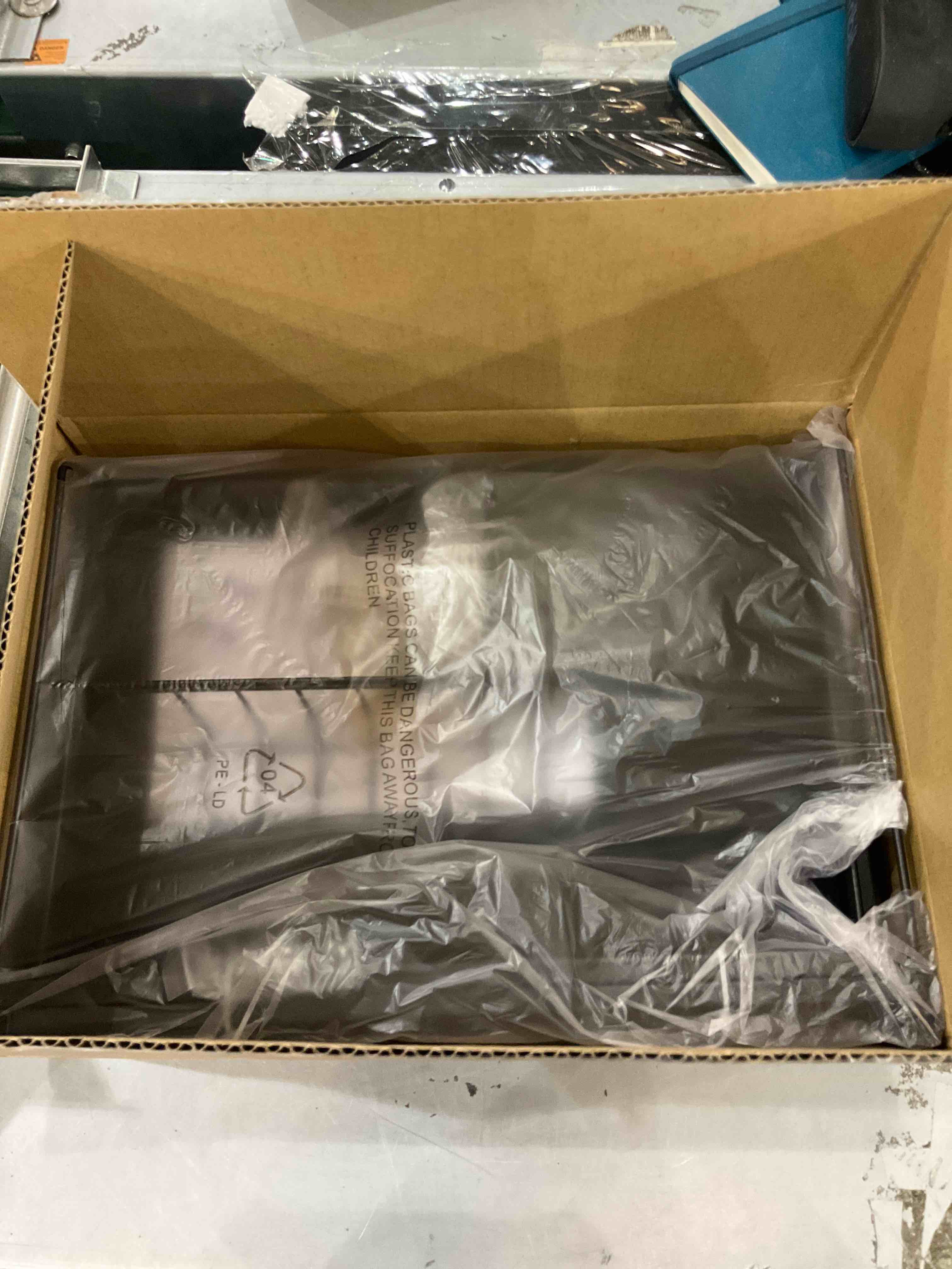 https://s3.amazonaws.com/lotting-images-prod/bidfta/EXS00450955_1692189212606.jpeg