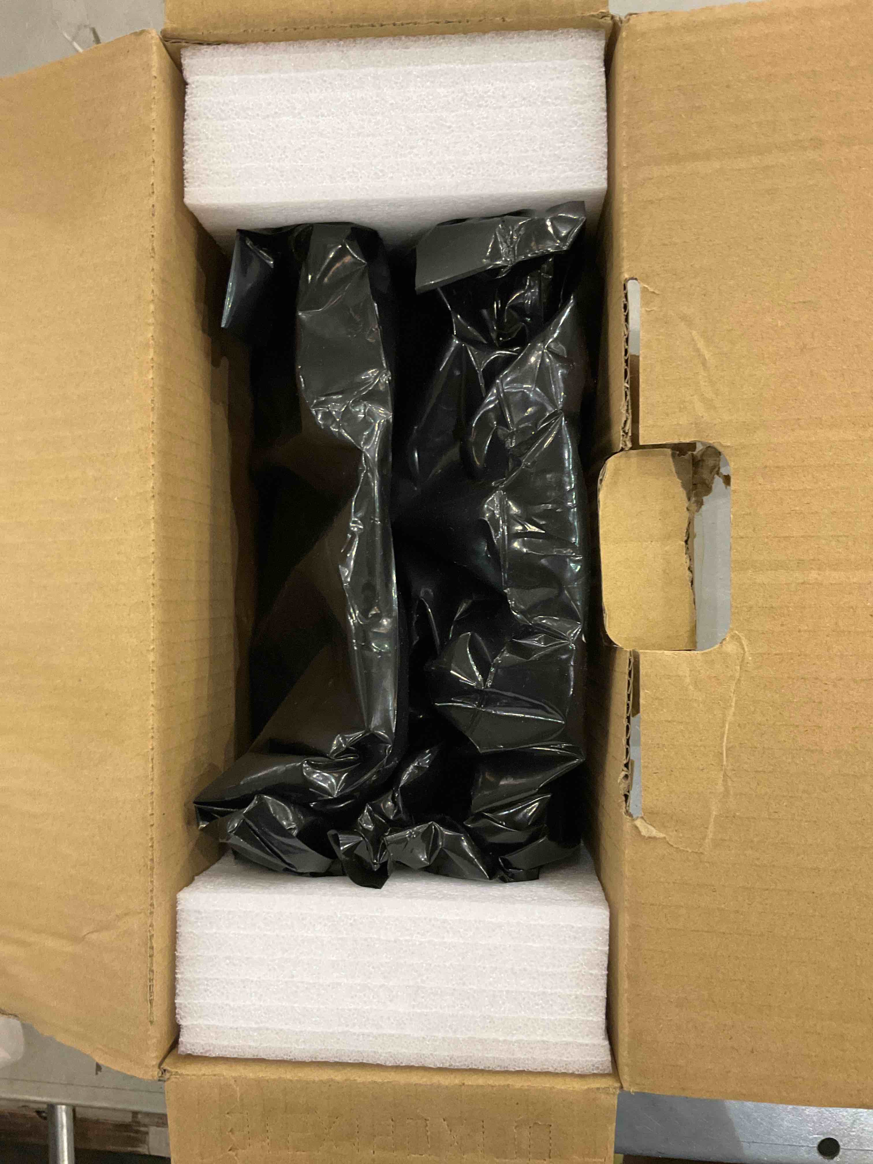 https://s3.amazonaws.com/lotting-images-prod/bidfta/EXS00451593_1692103904069.jpeg