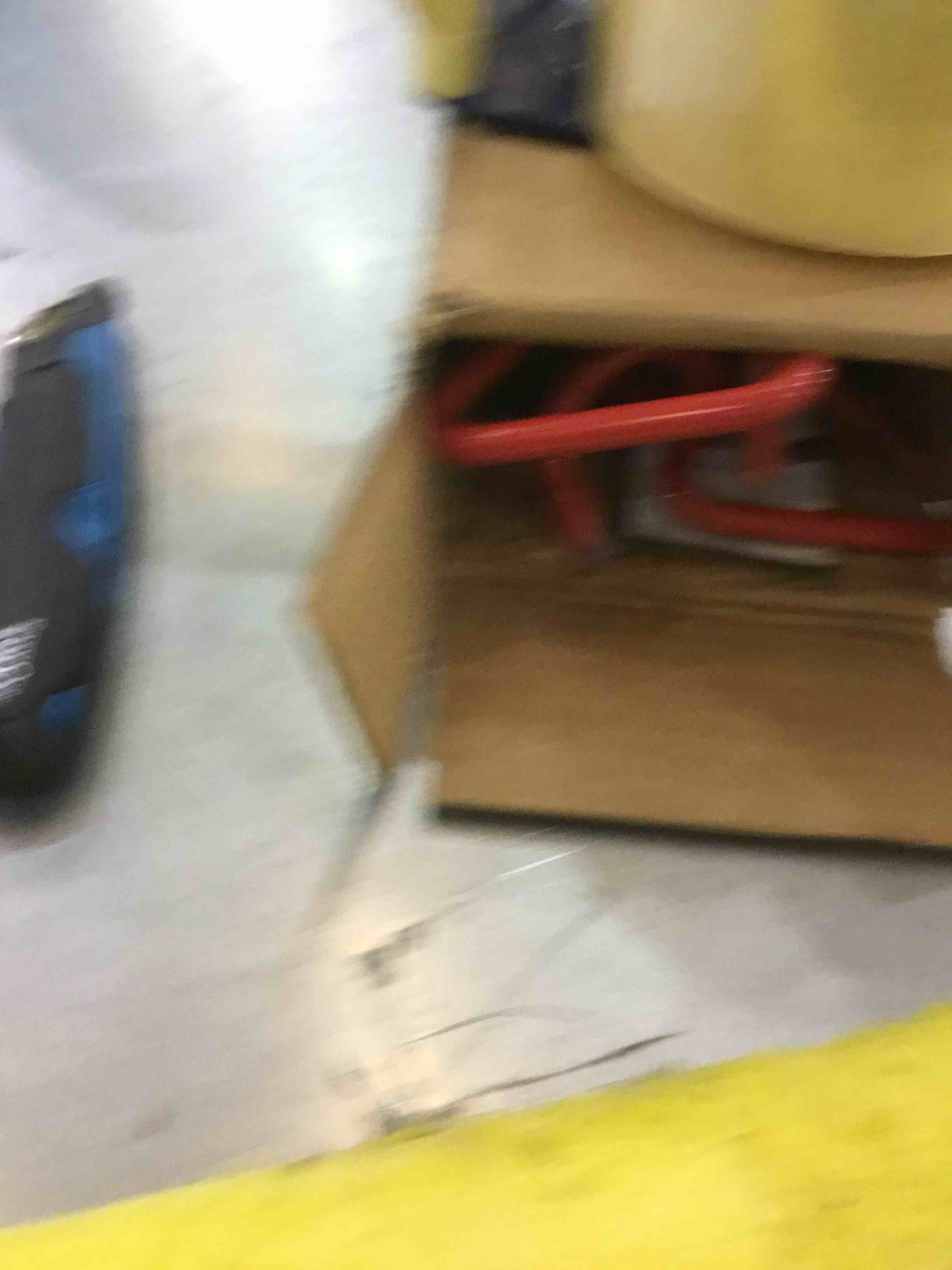 https://s3.amazonaws.com/lotting-images-prod/bidfta/EXS00452677_1692108792514.jpeg