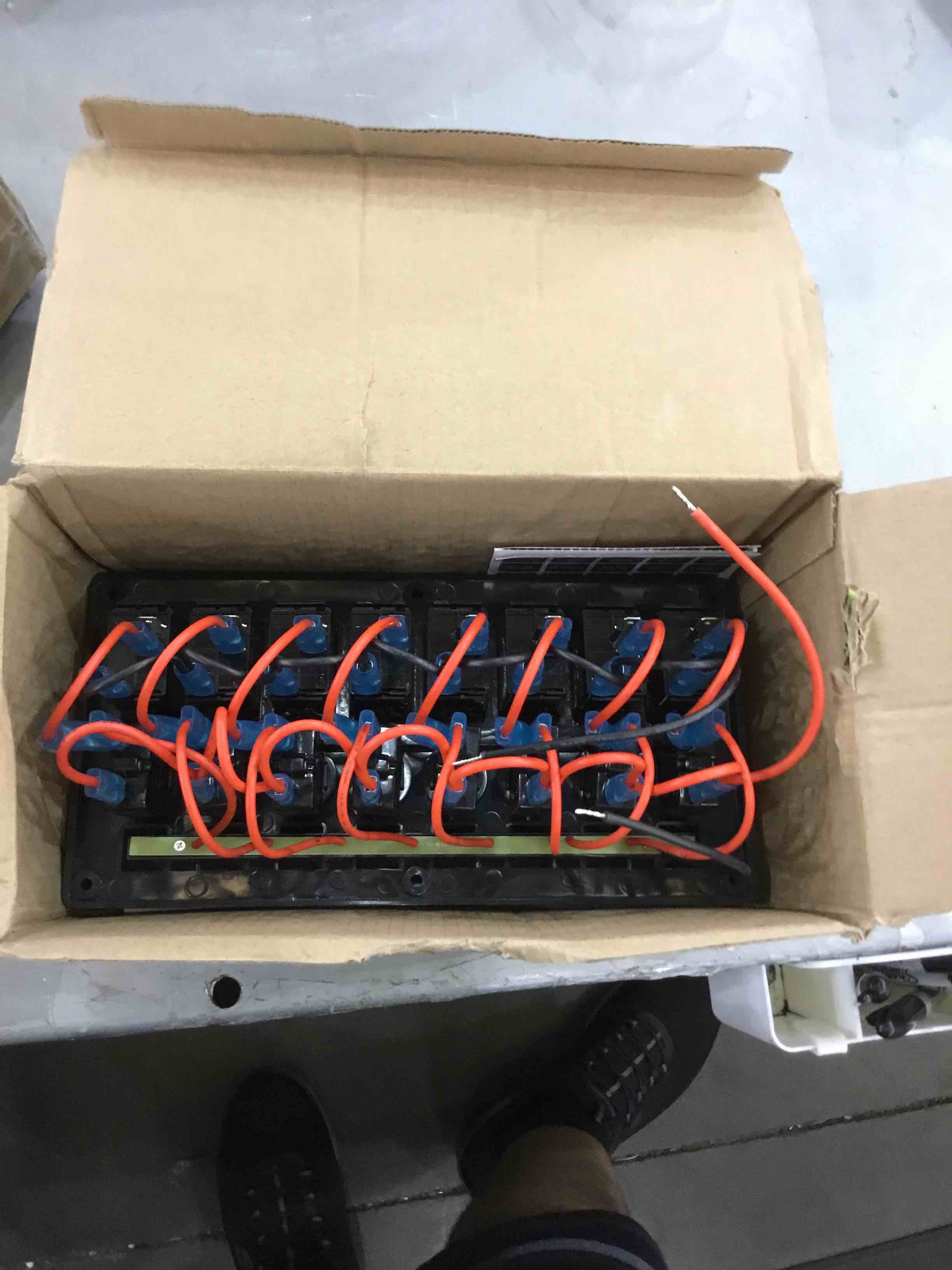 https://s3.amazonaws.com/lotting-images-prod/bidfta/EXS00453990_1692711632726.jpeg