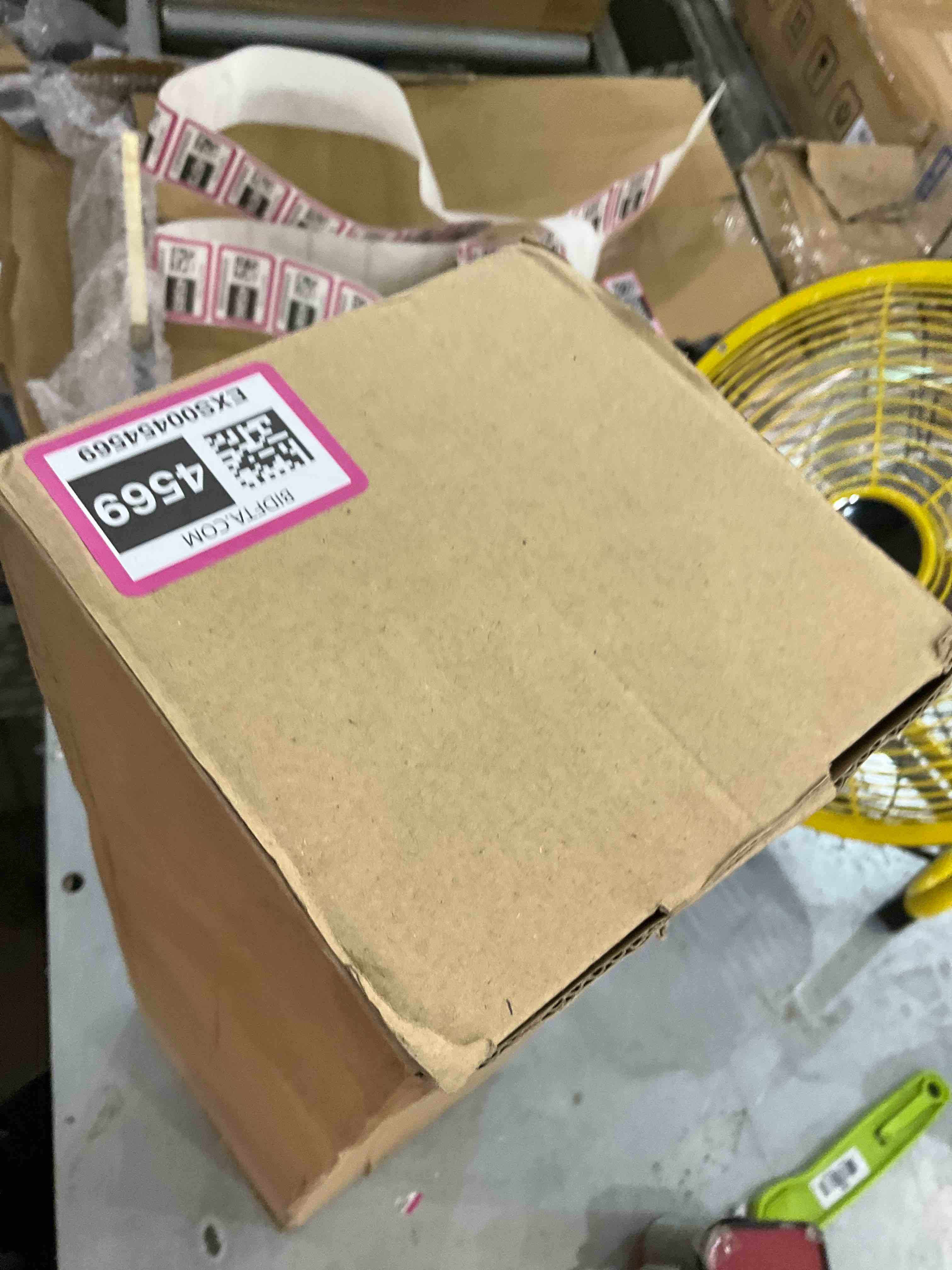 https://s3.amazonaws.com/lotting-images-prod/bidfta/EXS00454569_1692102225019.jpeg