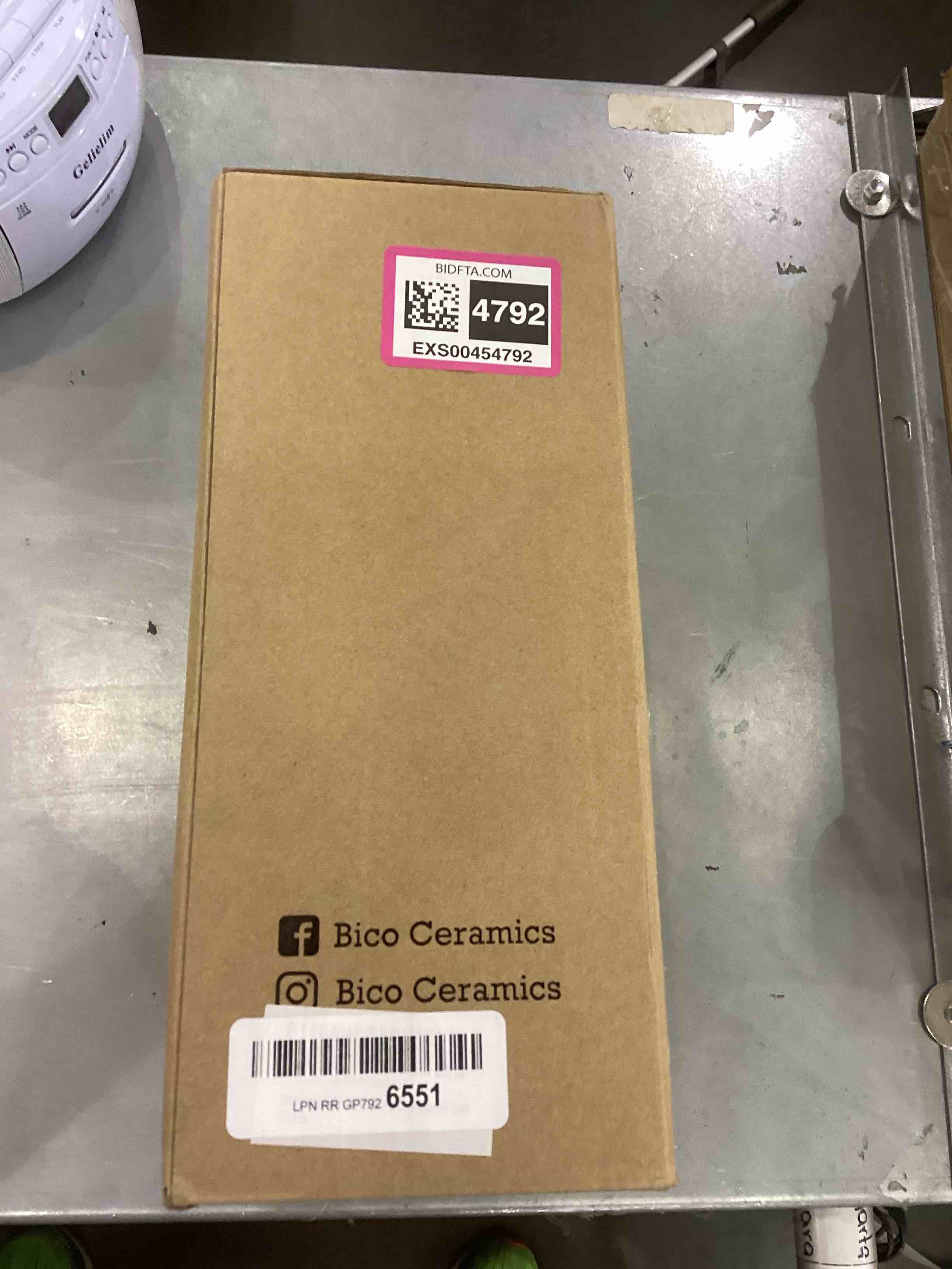 https://s3.amazonaws.com/lotting-images-prod/bidfta/EXS00454792_1692205709338.jpeg
