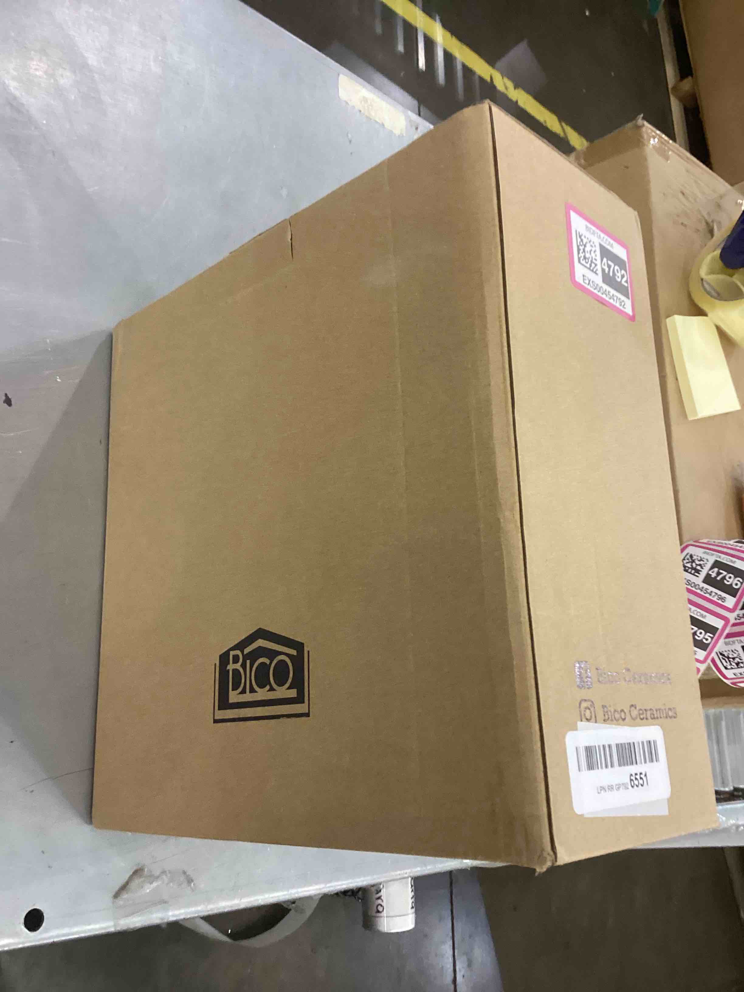 https://s3.amazonaws.com/lotting-images-prod/bidfta/EXS00454792_1692205710610.jpeg