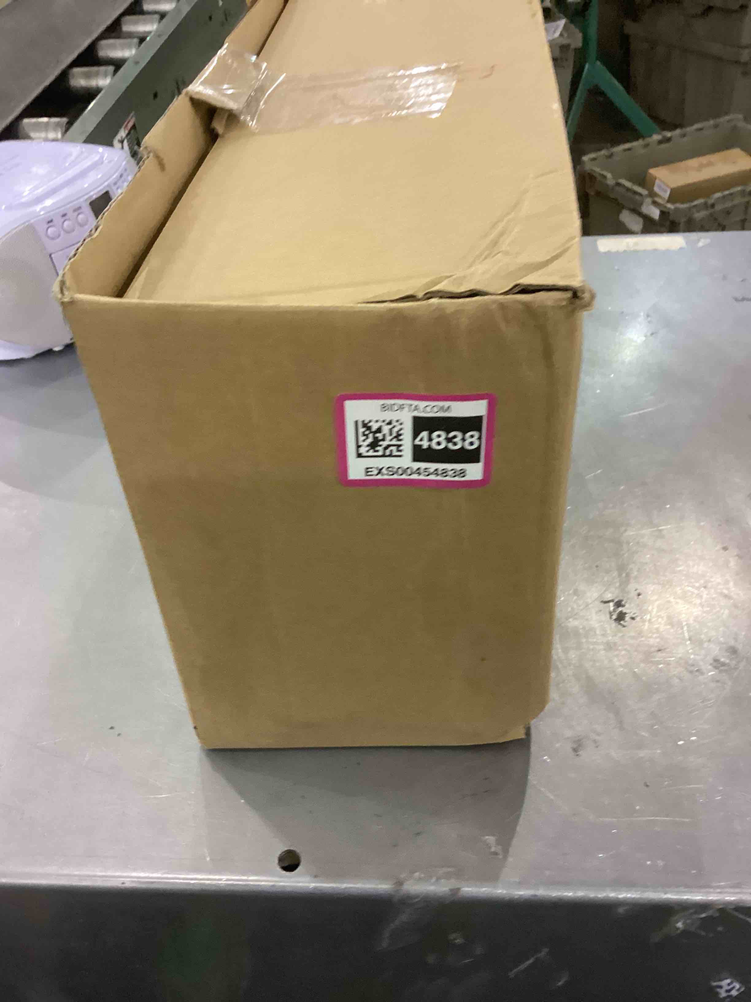 https://s3.amazonaws.com/lotting-images-prod/bidfta/EXS00454838_1692359817576.jpeg