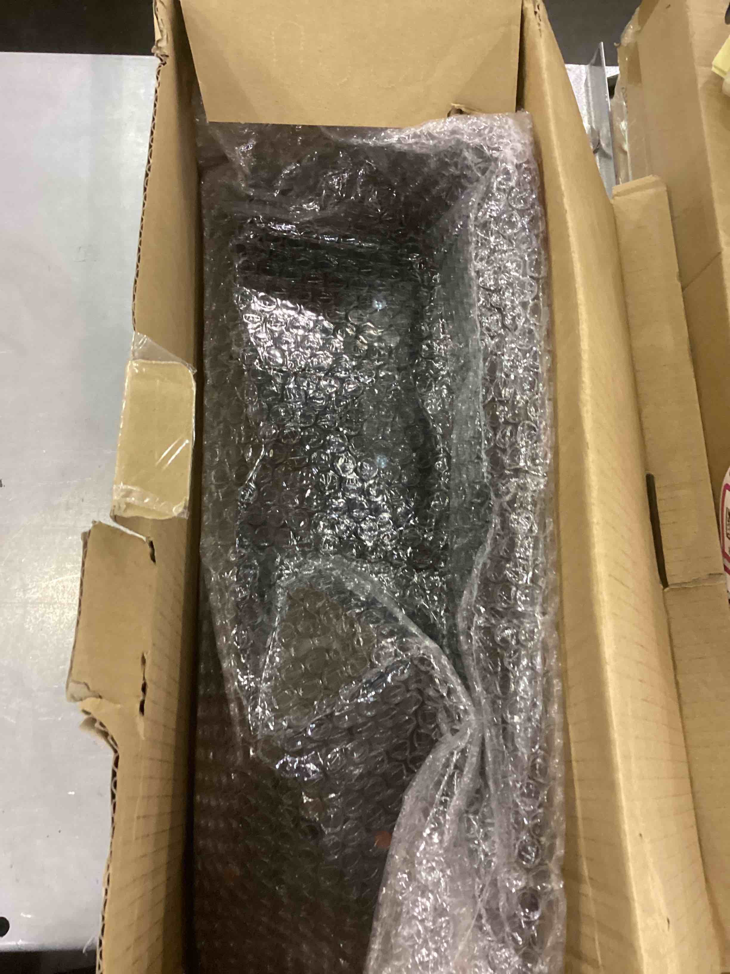 https://s3.amazonaws.com/lotting-images-prod/bidfta/EXS00454838_1692359841474.jpeg