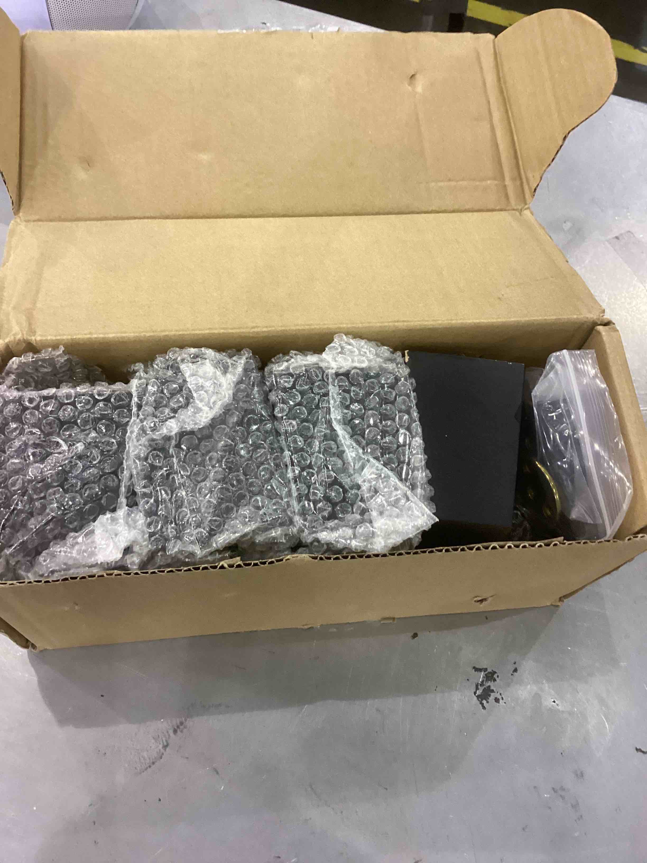 https://s3.amazonaws.com/lotting-images-prod/bidfta/EXS00454906_1692616676106.jpeg