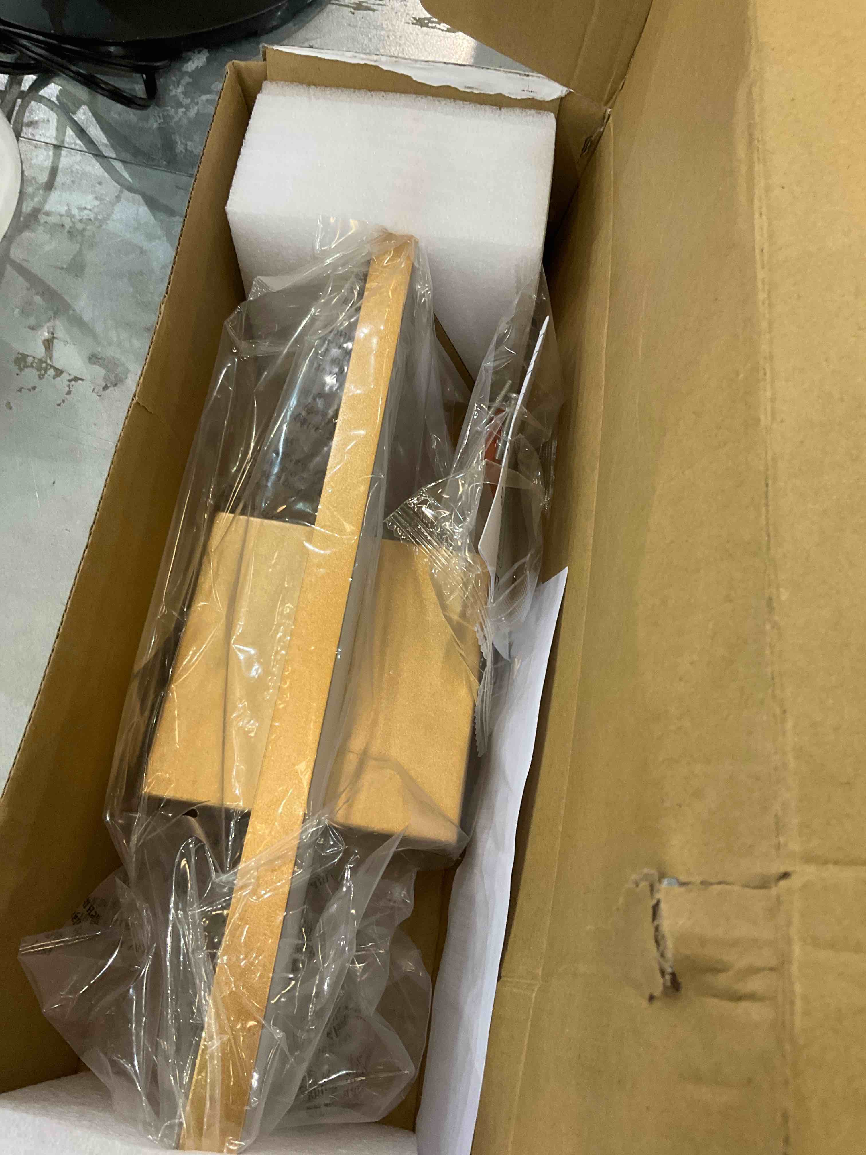 https://s3.amazonaws.com/lotting-images-prod/bidfta/EXS00455085_1692027470205.jpeg