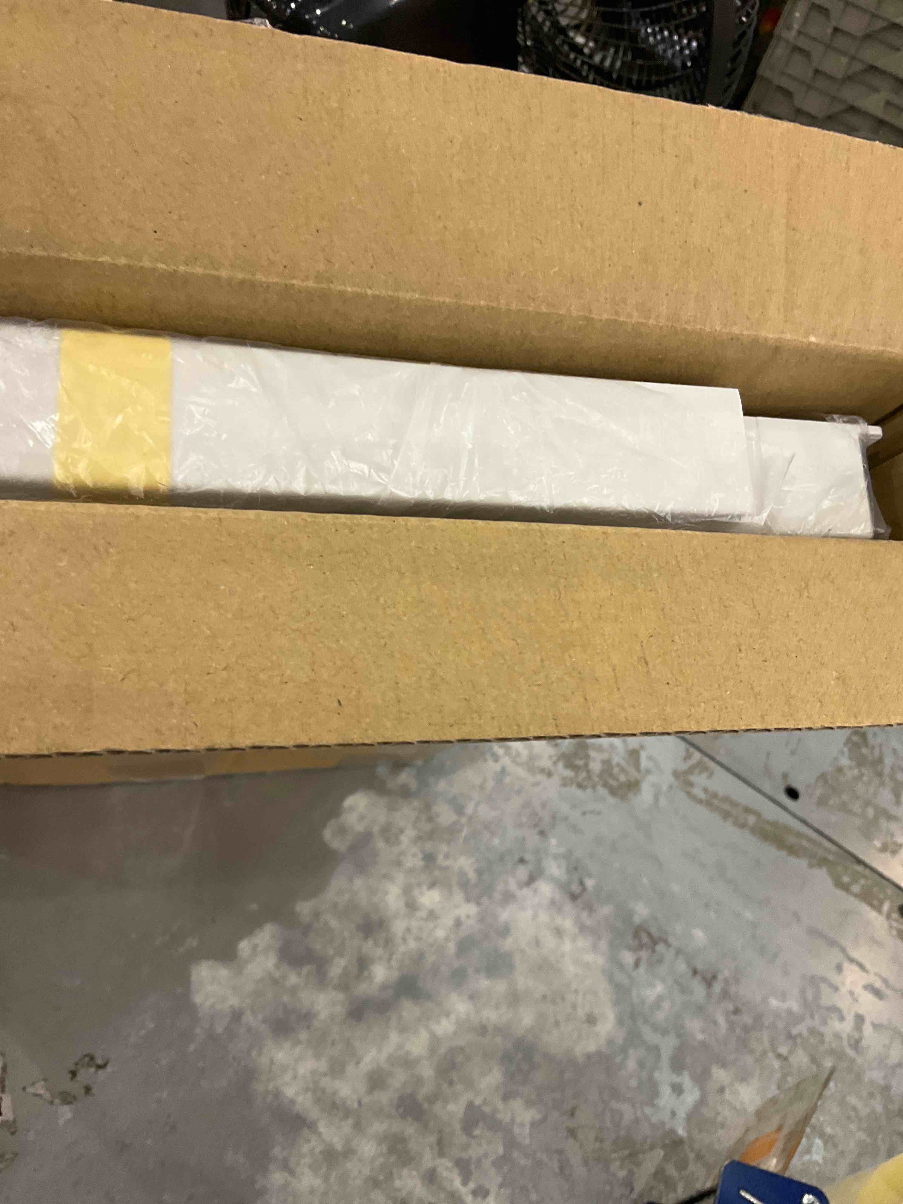 https://s3.amazonaws.com/lotting-images-prod/bidfta/EXS00455334_1692189431822.jpeg