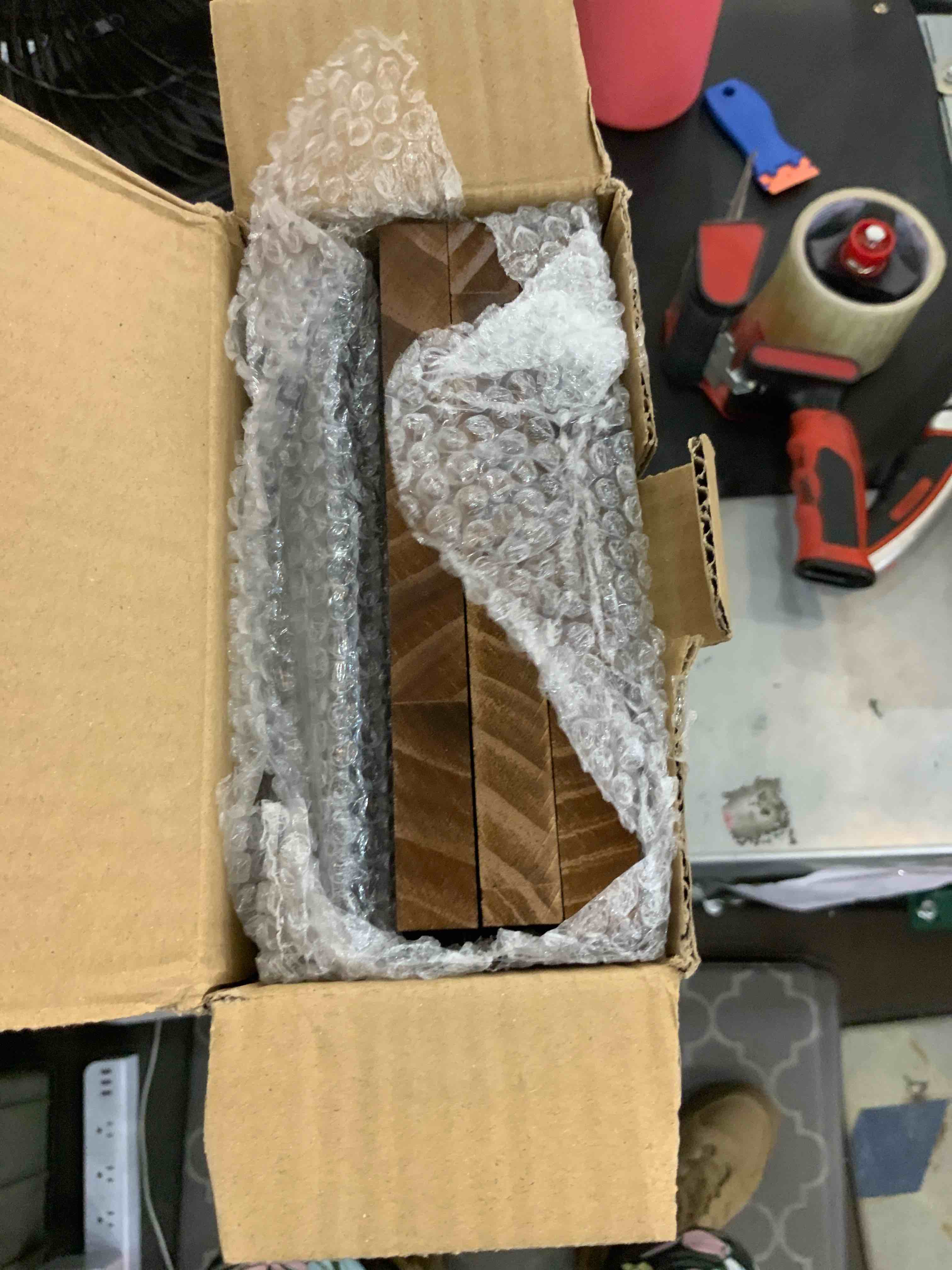 https://s3.amazonaws.com/lotting-images-prod/bidfta/EXS00457272_1692205725048.jpeg
