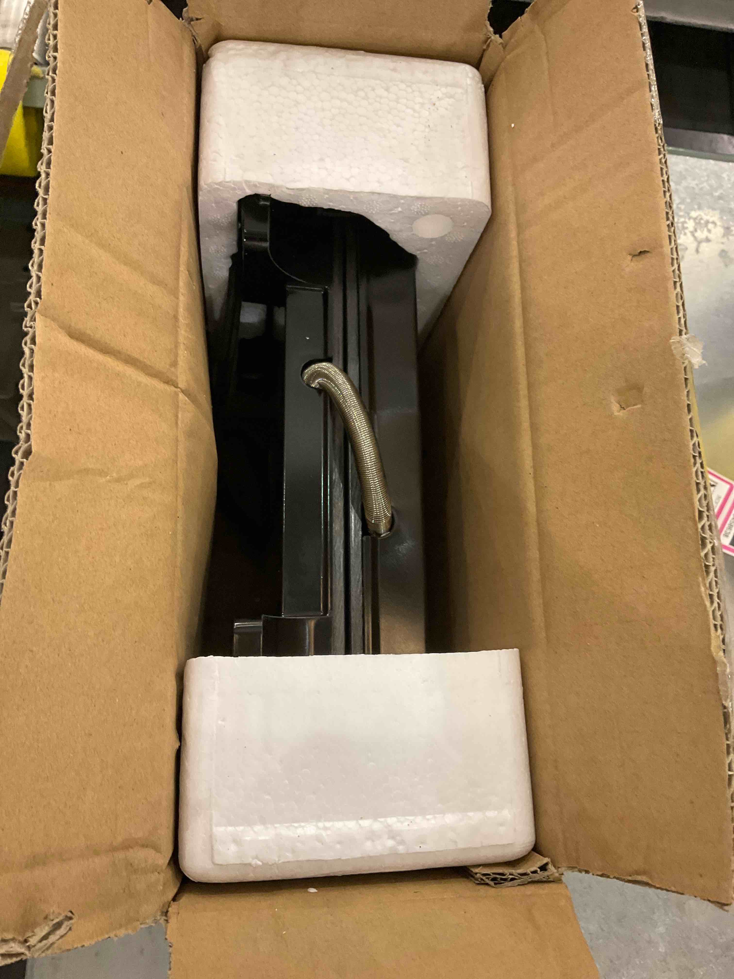 https://s3.amazonaws.com/lotting-images-prod/bidfta/EXS00458633_1692196511587.jpeg