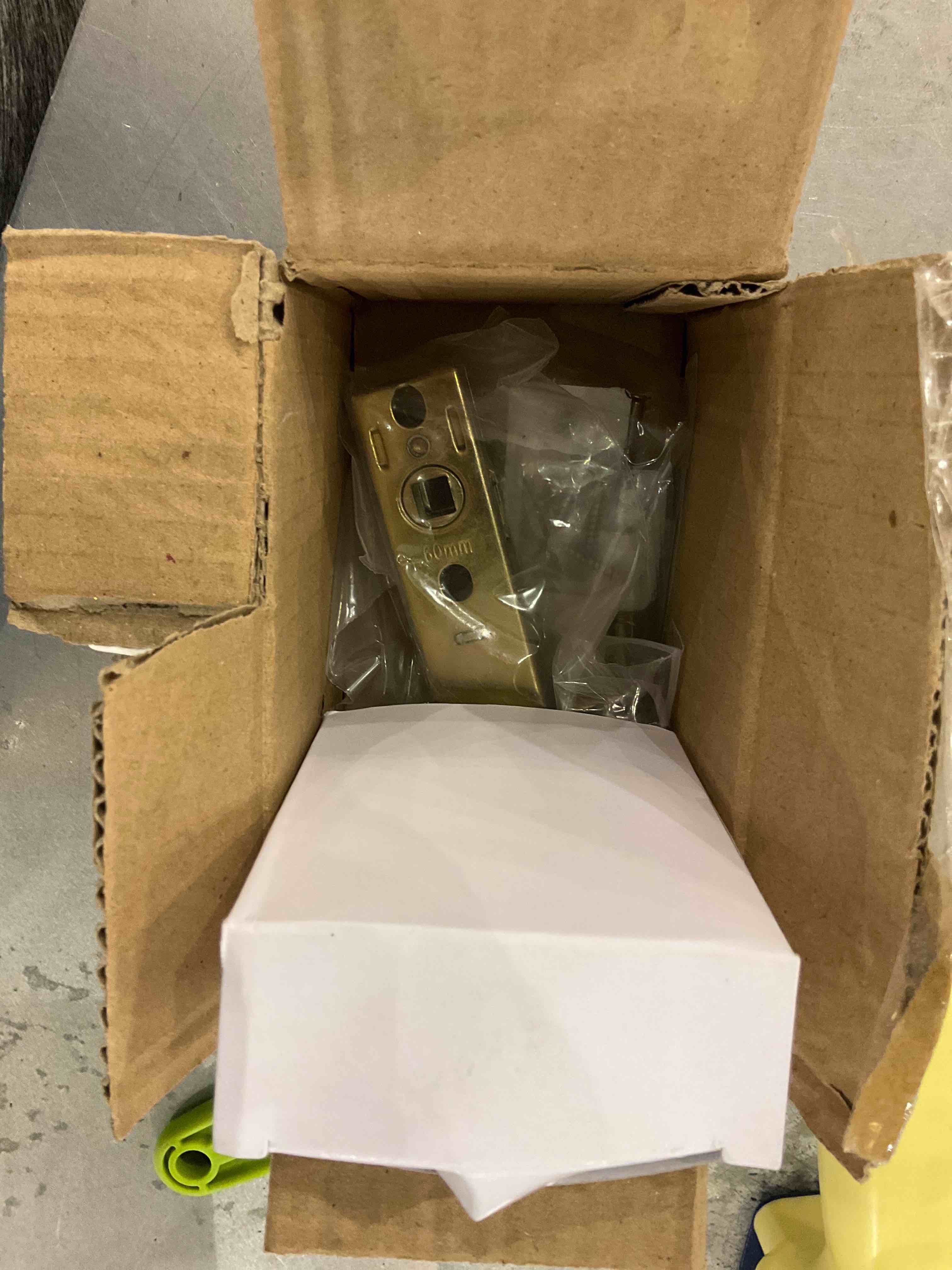 https://s3.amazonaws.com/lotting-images-prod/bidfta/EXS00458798_1692275698675.jpeg