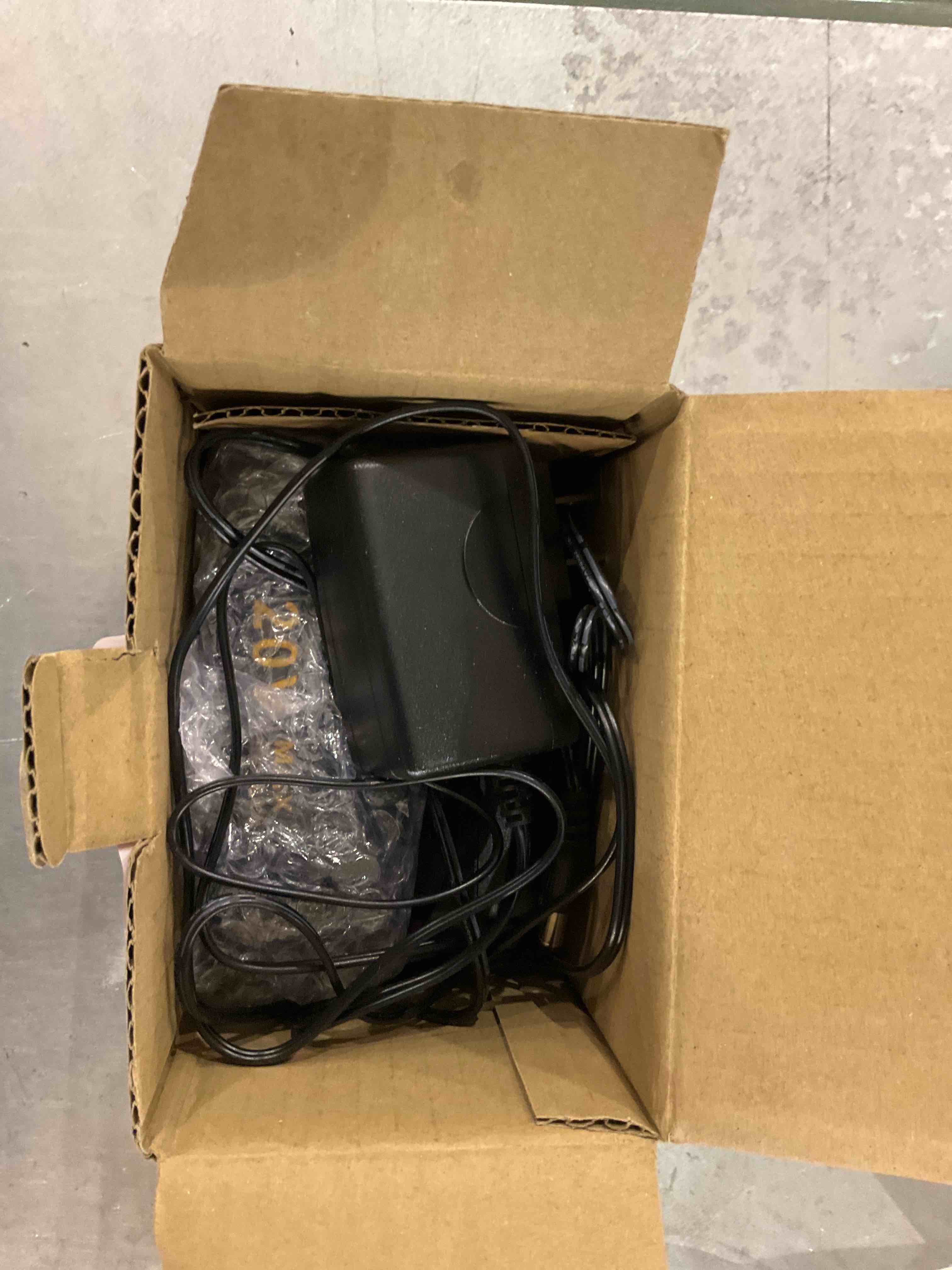 https://s3.amazonaws.com/lotting-images-prod/bidfta/EXS00458999_1692359451593.jpeg