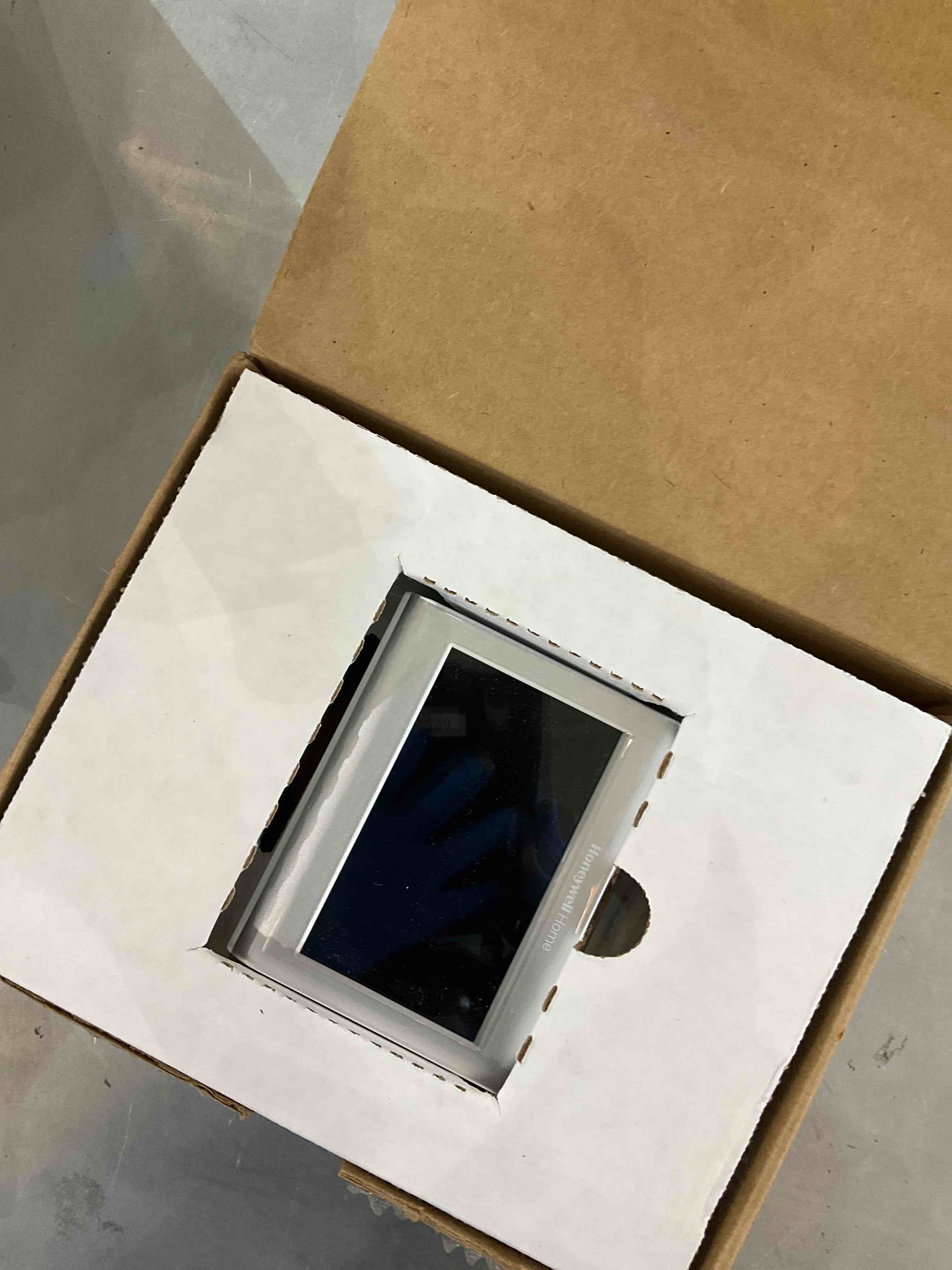 https://s3.amazonaws.com/lotting-images-prod/bidfta/EXS00459607_1692027127869.jpeg