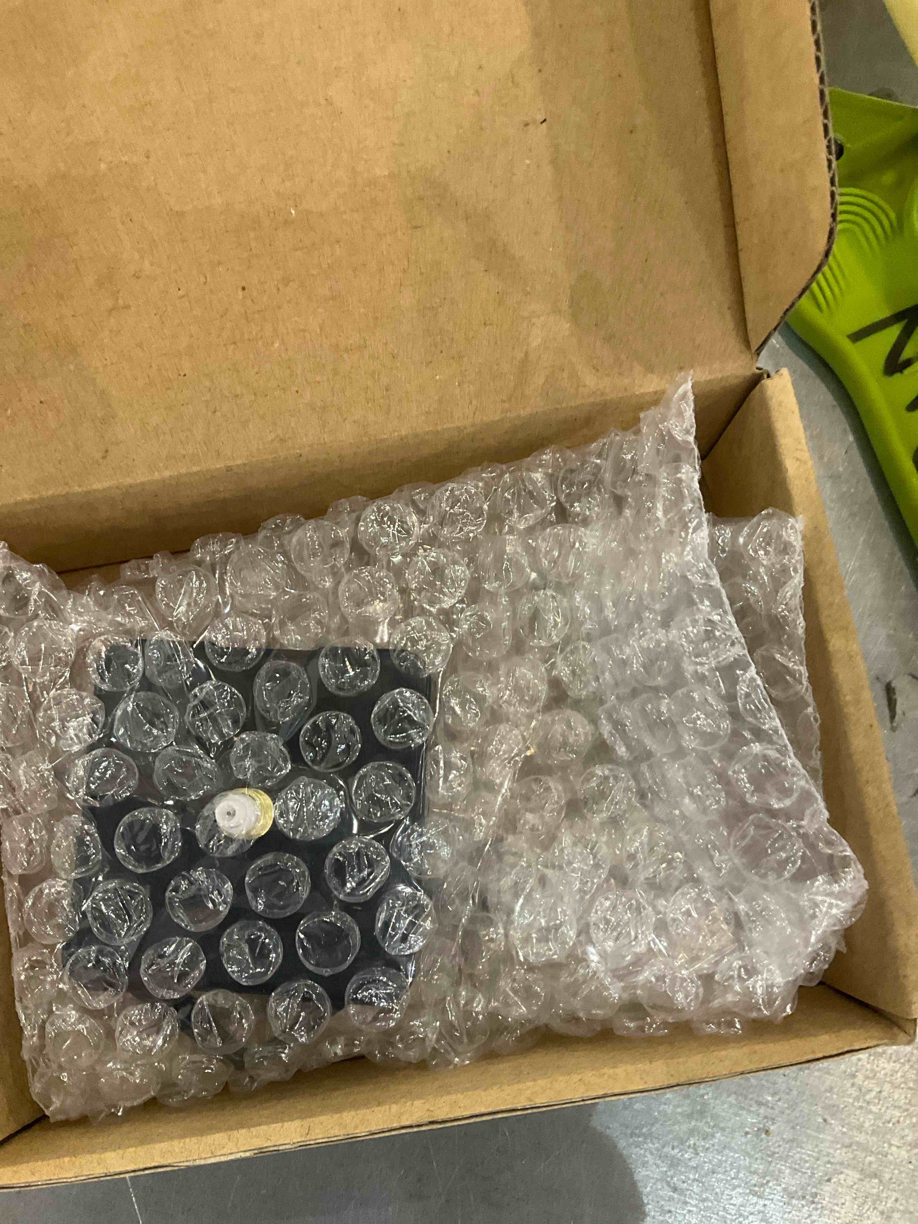 https://s3.amazonaws.com/lotting-images-prod/bidfta/EXS00460468_1697221603834.jpeg