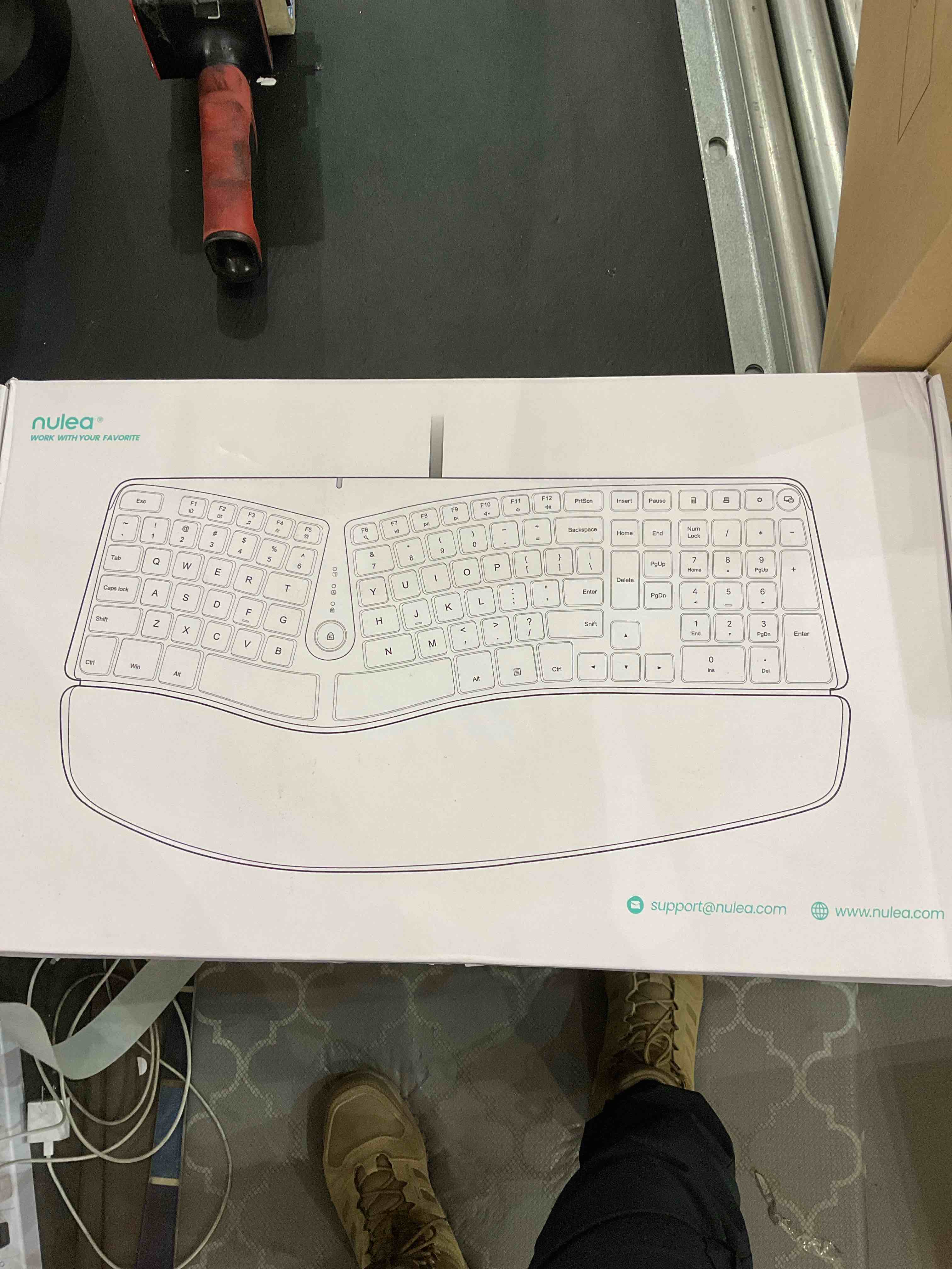 https://s3.amazonaws.com/lotting-images-prod/bidfta/EXS00460525_1695390626717.jpeg