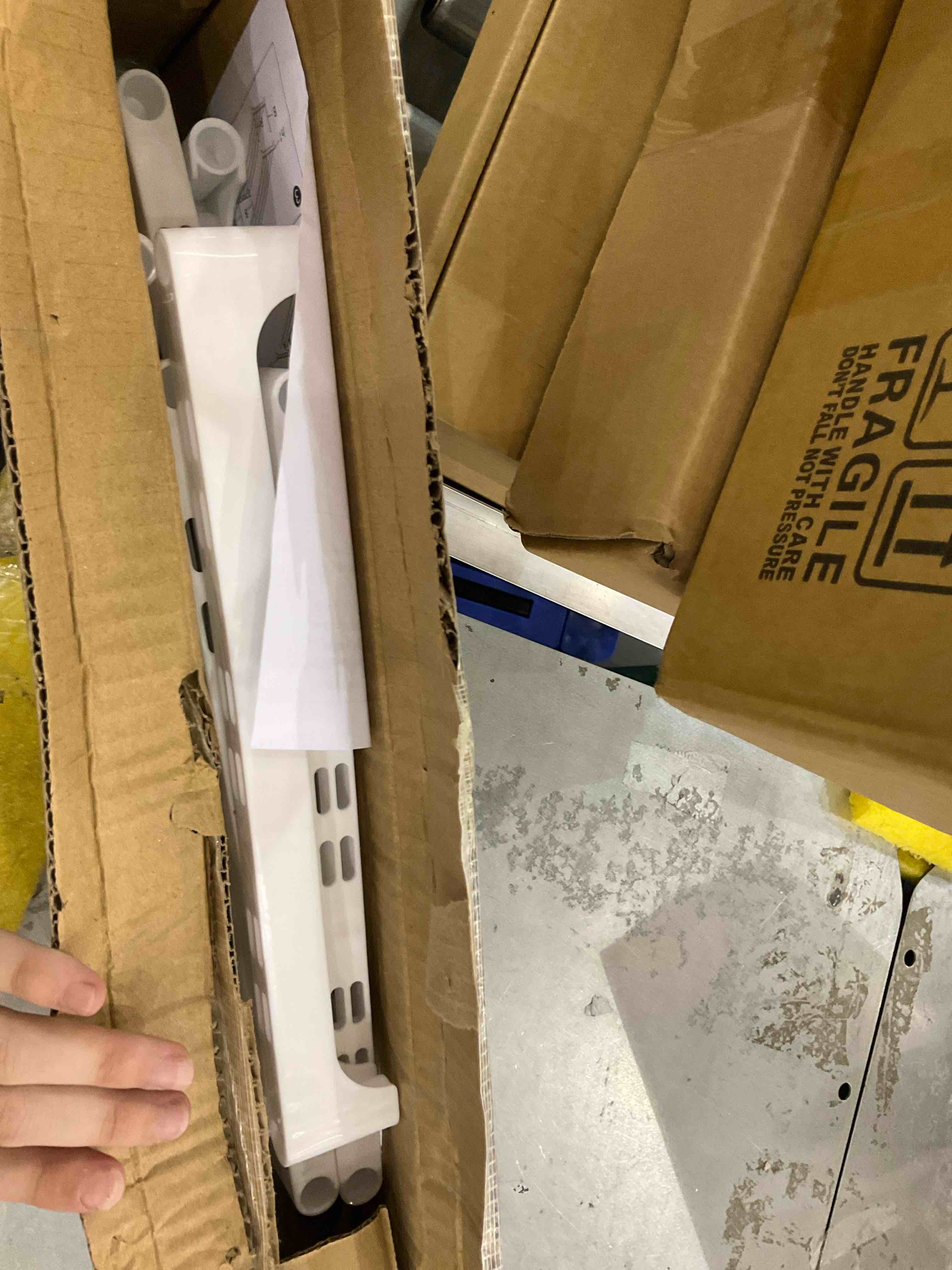 https://s3.amazonaws.com/lotting-images-prod/bidfta/EXS00461296_1695736878037.jpeg