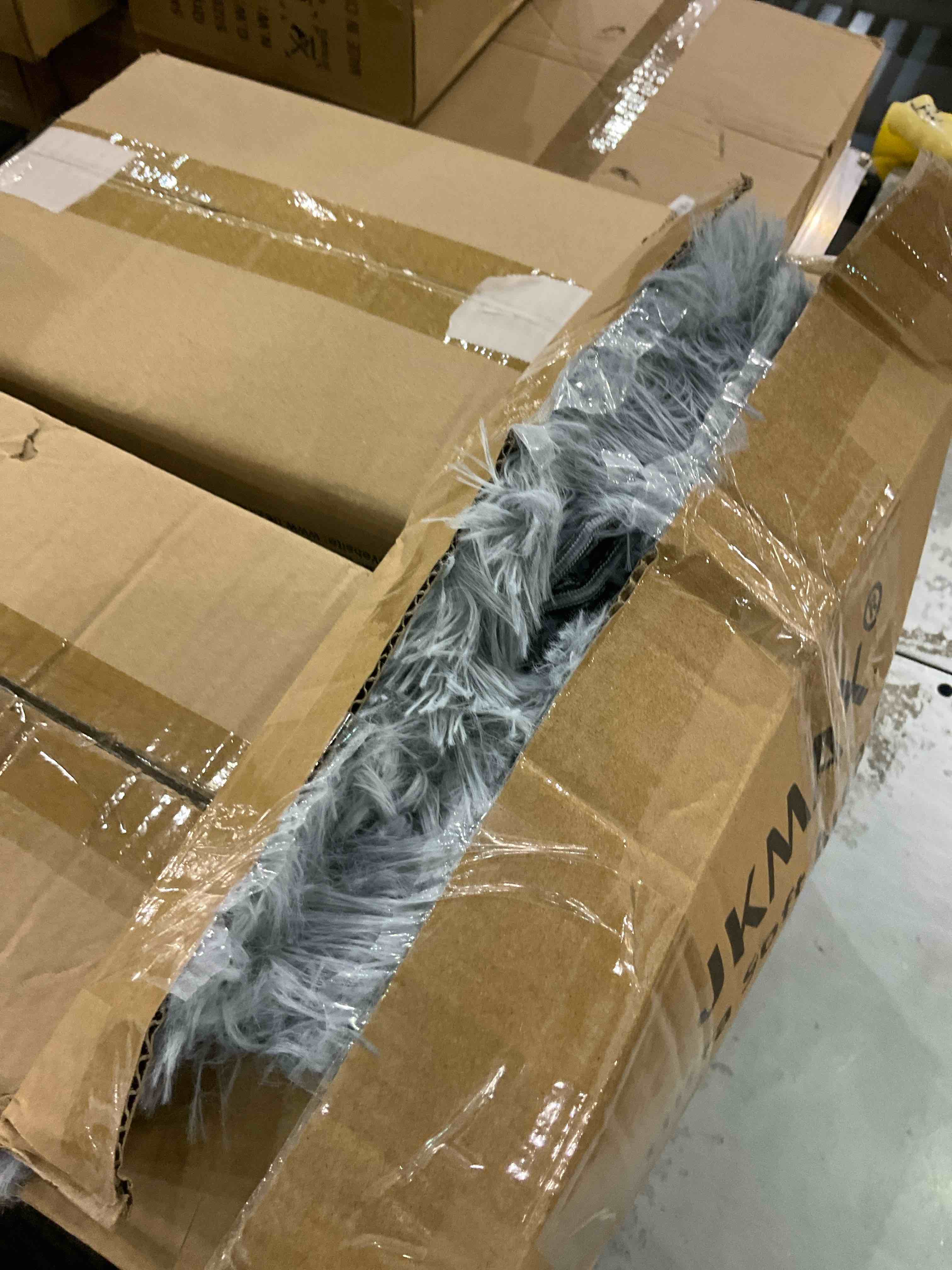 https://s3.amazonaws.com/lotting-images-prod/bidfta/EXS00461435_1695813426305.jpeg