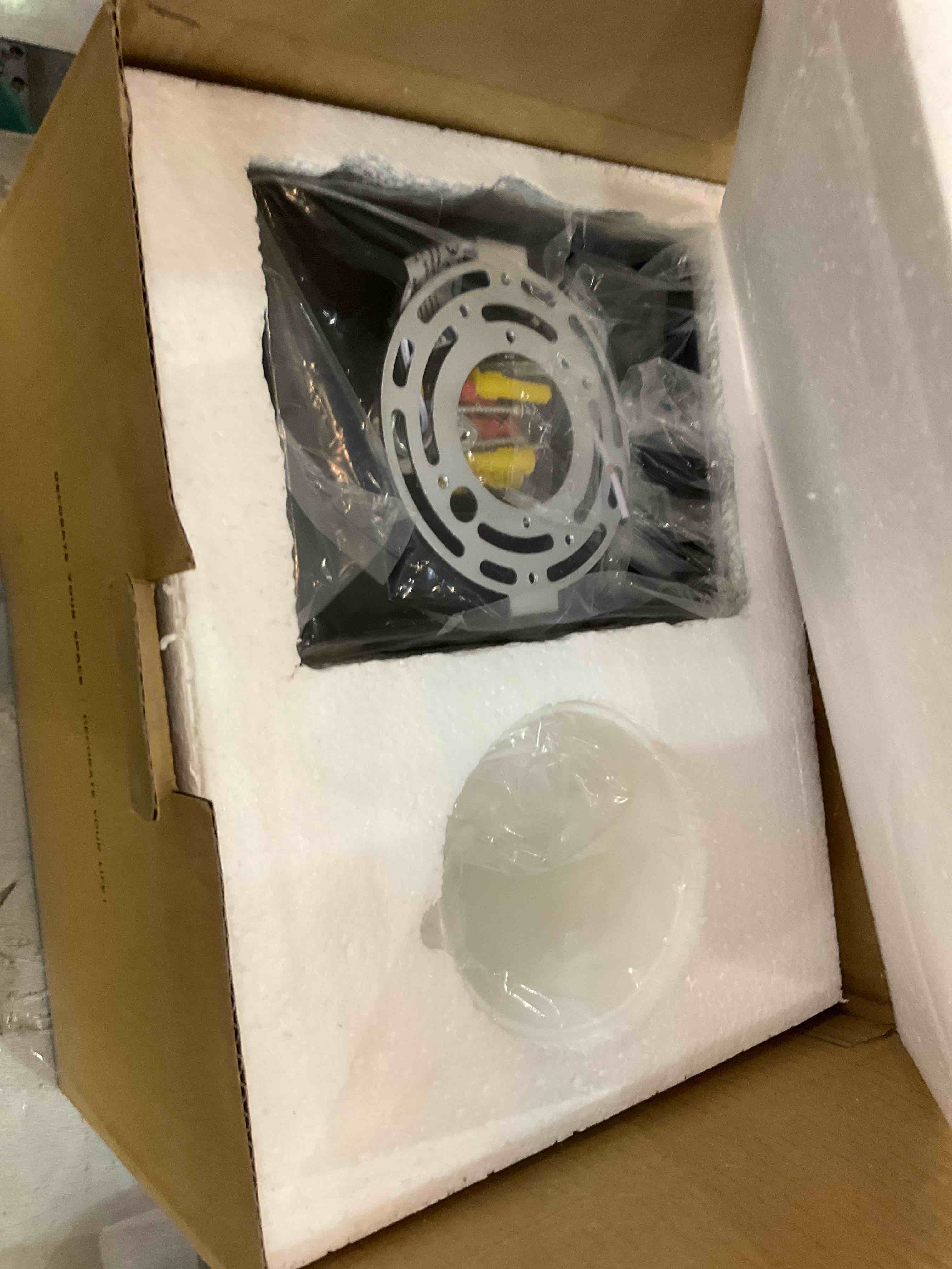 https://s3.amazonaws.com/lotting-images-prod/bidfta/EXS00462239_1694627456803.jpeg