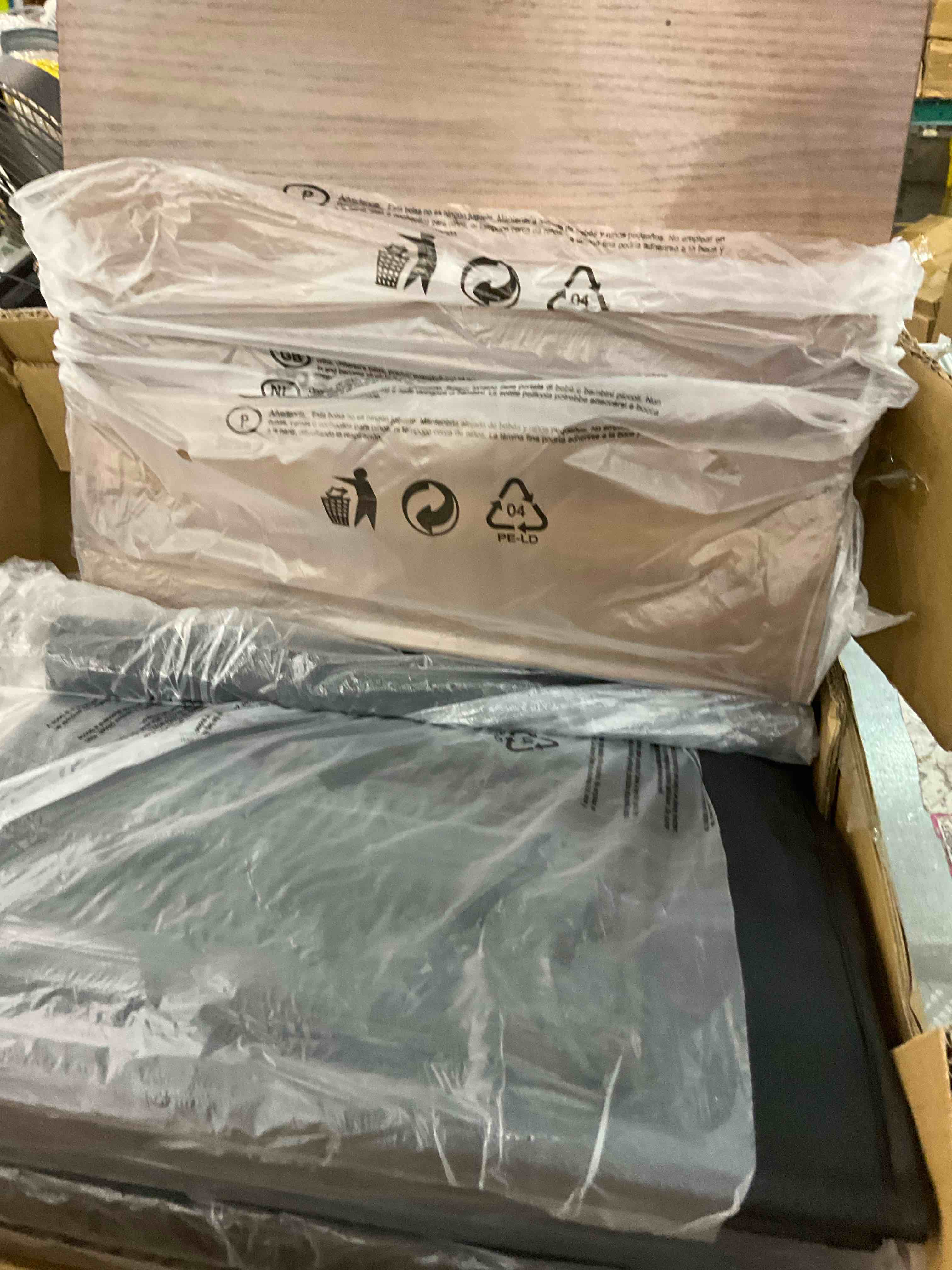 https://s3.amazonaws.com/lotting-images-prod/bidfta/EXS00463234_1695730049019.jpeg
