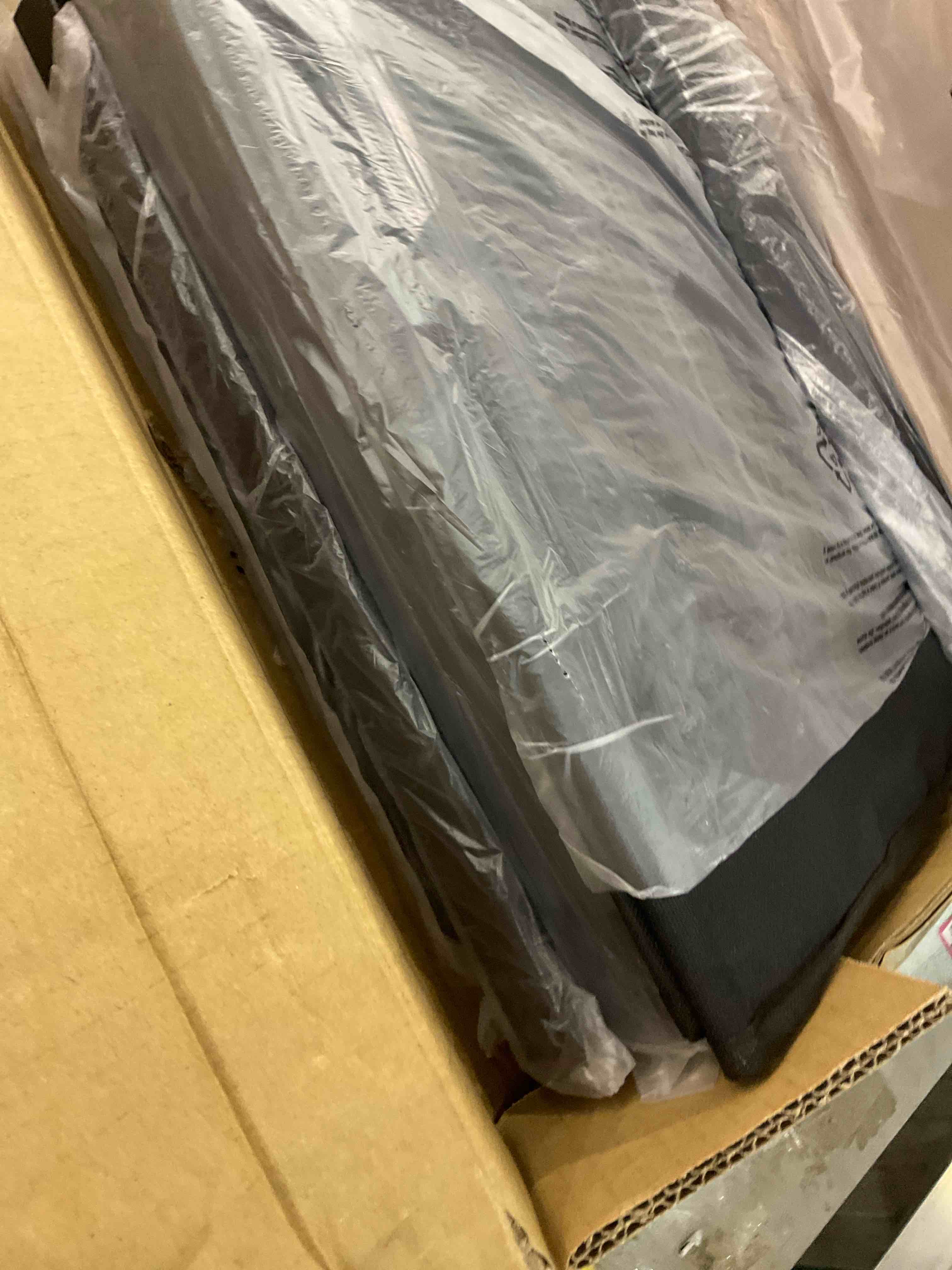 https://s3.amazonaws.com/lotting-images-prod/bidfta/EXS00463234_1695730056286.jpeg