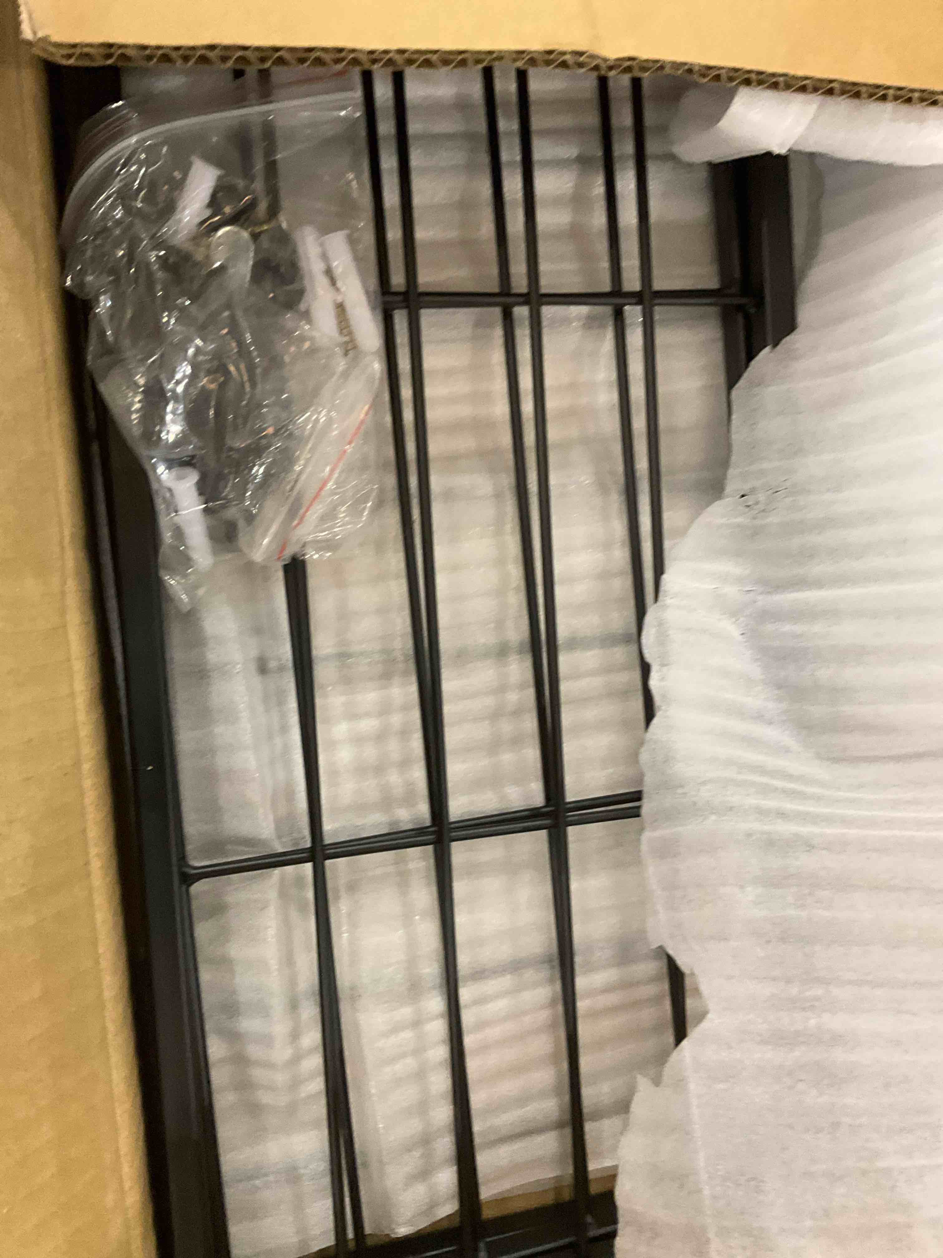 https://s3.amazonaws.com/lotting-images-prod/bidfta/EXS00463292_1695739556648.jpeg