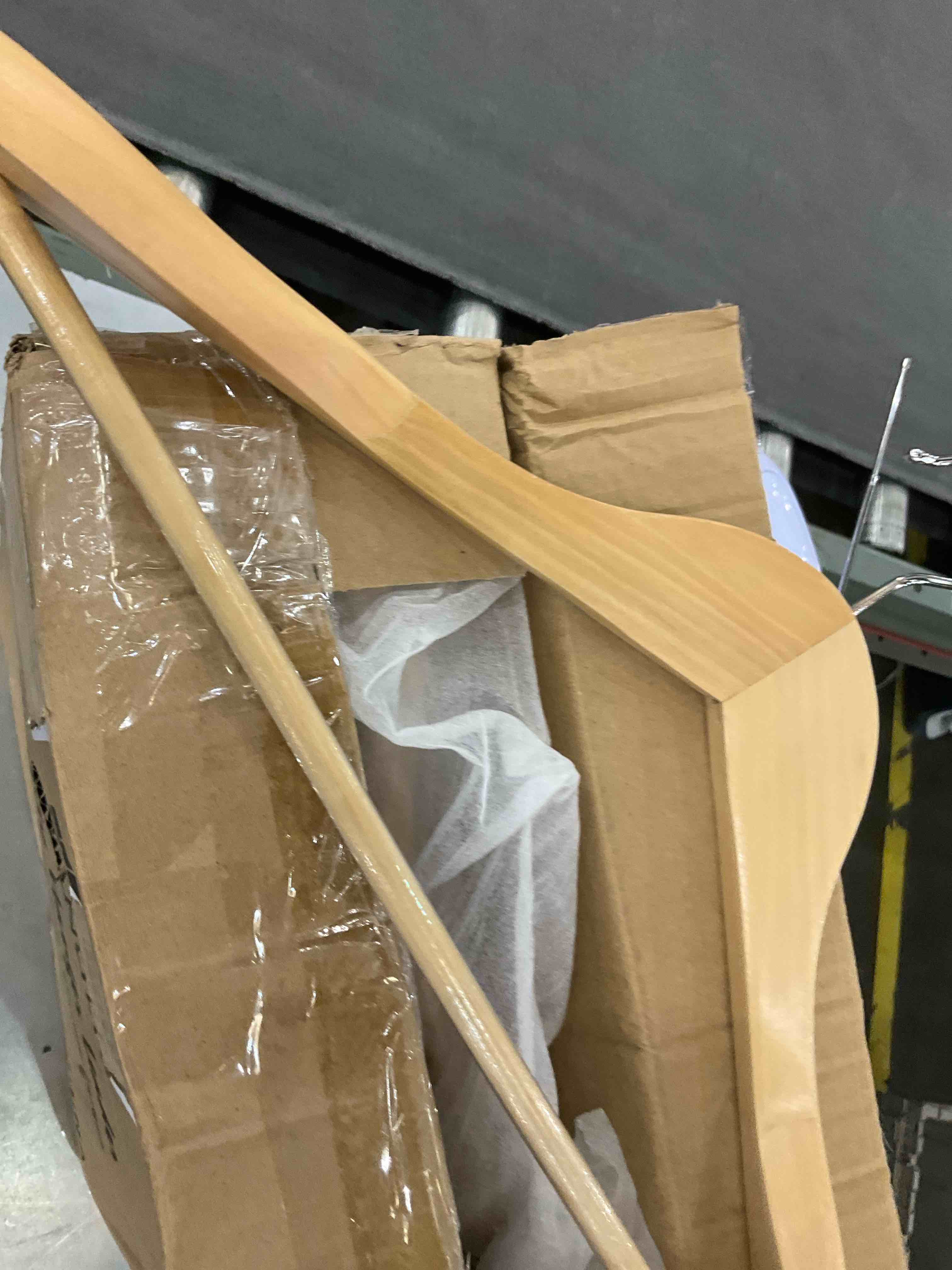 https://s3.amazonaws.com/lotting-images-prod/bidfta/EXS00463515_1696870767151.jpeg