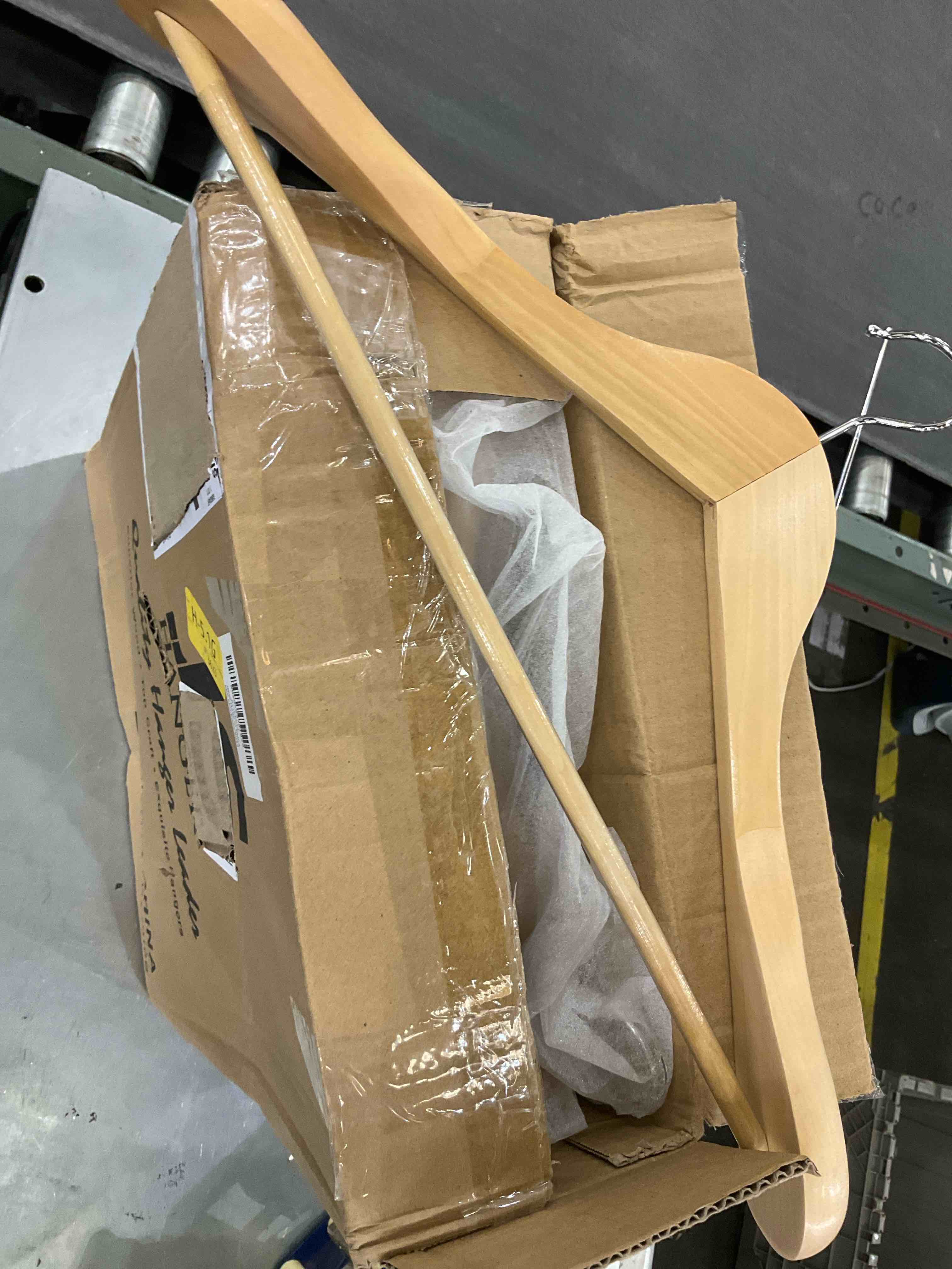 https://s3.amazonaws.com/lotting-images-prod/bidfta/EXS00463515_1696870769650.jpeg