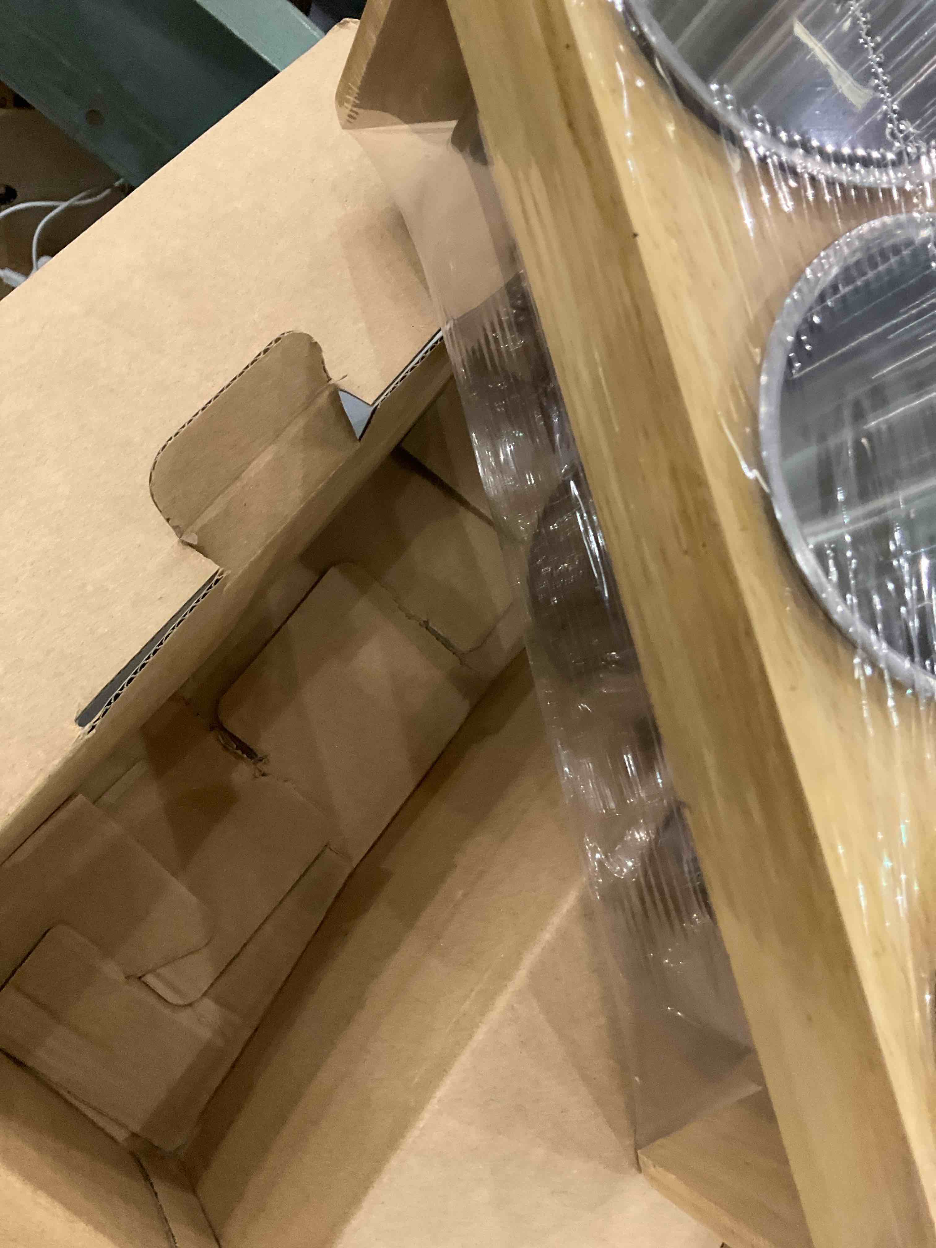 https://s3.amazonaws.com/lotting-images-prod/bidfta/EXS00463700_1696944293054.jpeg