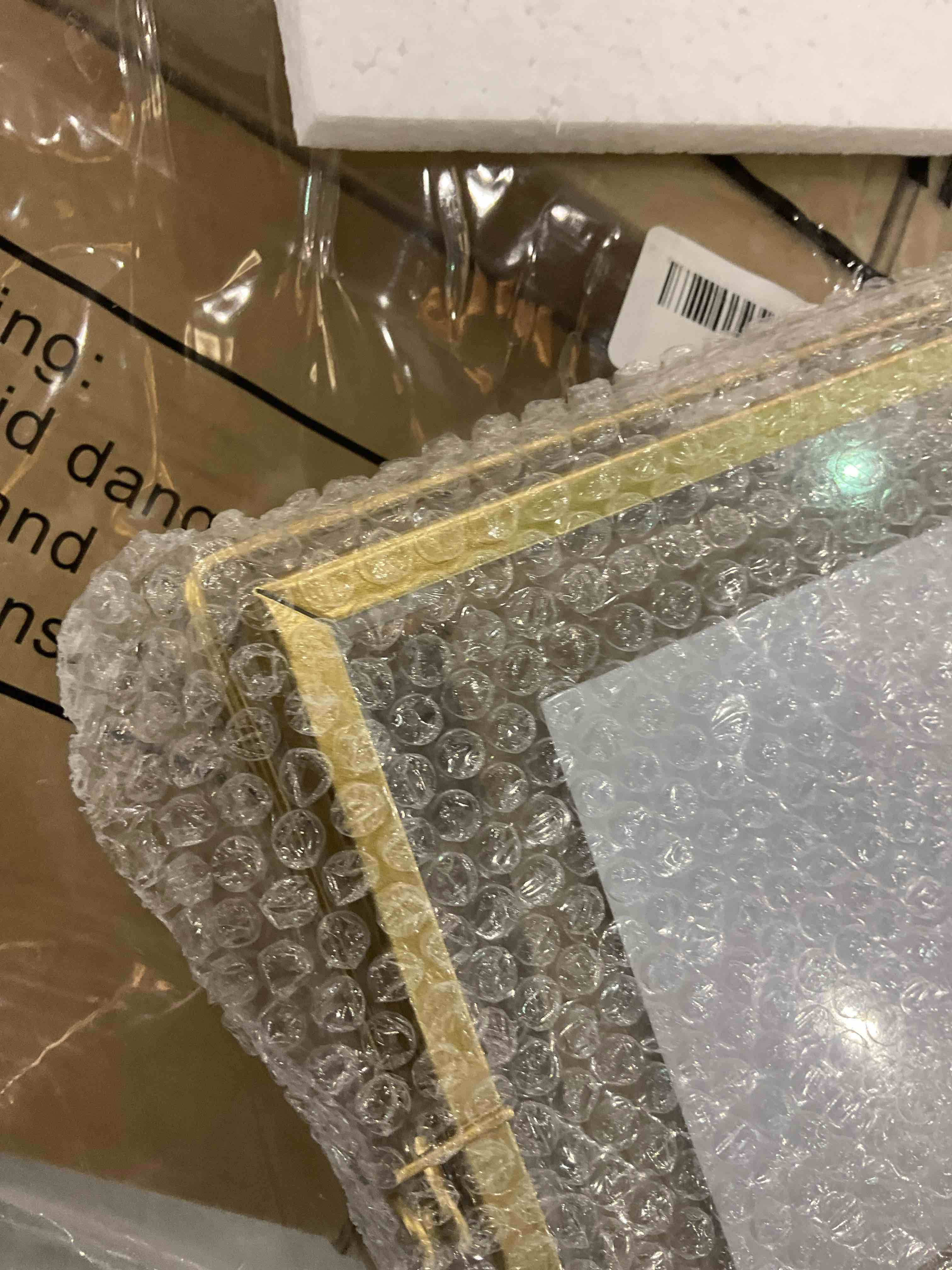 https://s3.amazonaws.com/lotting-images-prod/bidfta/EXS00463712_1696945453155.jpeg