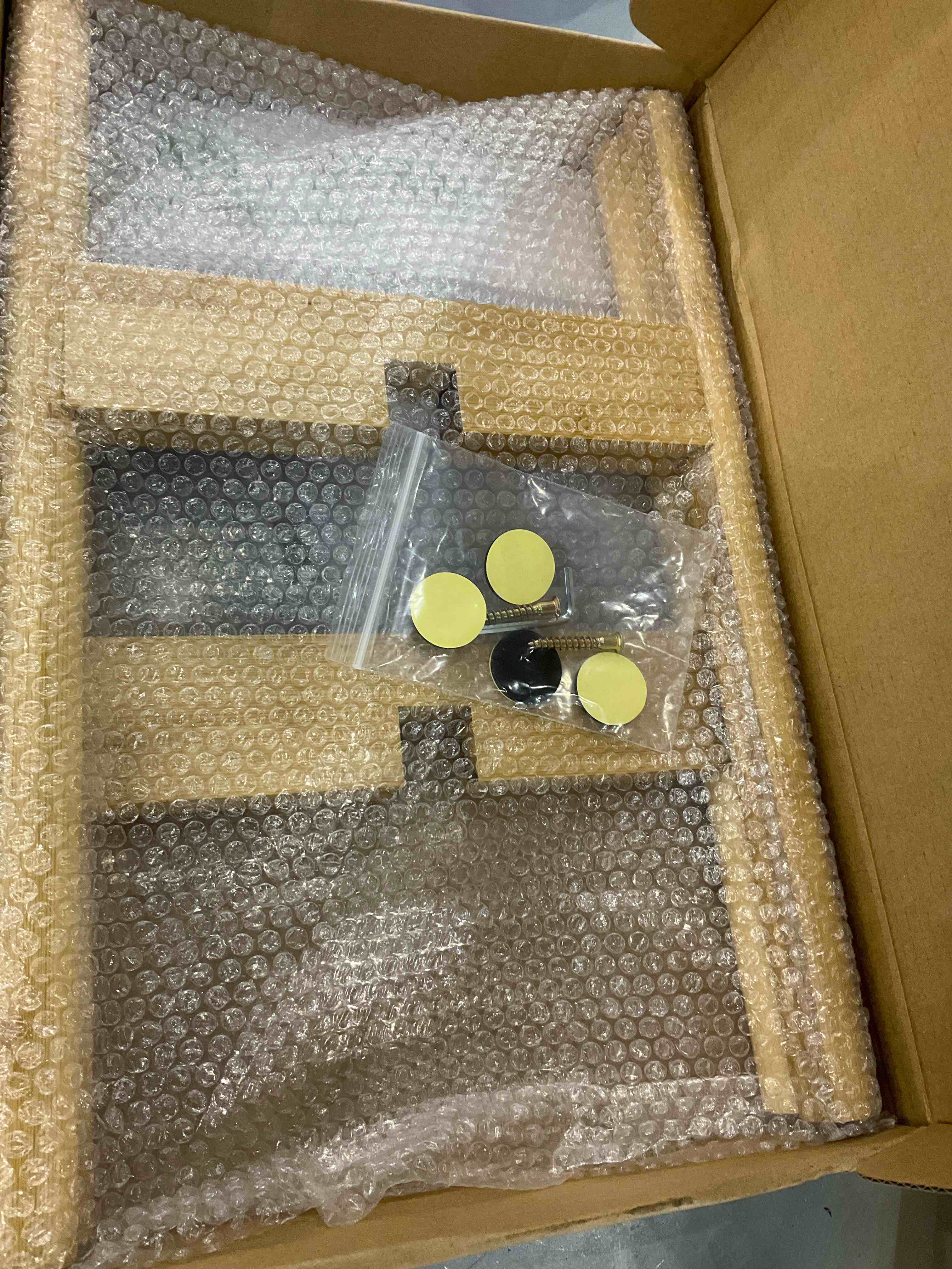 https://s3.amazonaws.com/lotting-images-prod/bidfta/EXS00463925_1697024061760.jpeg