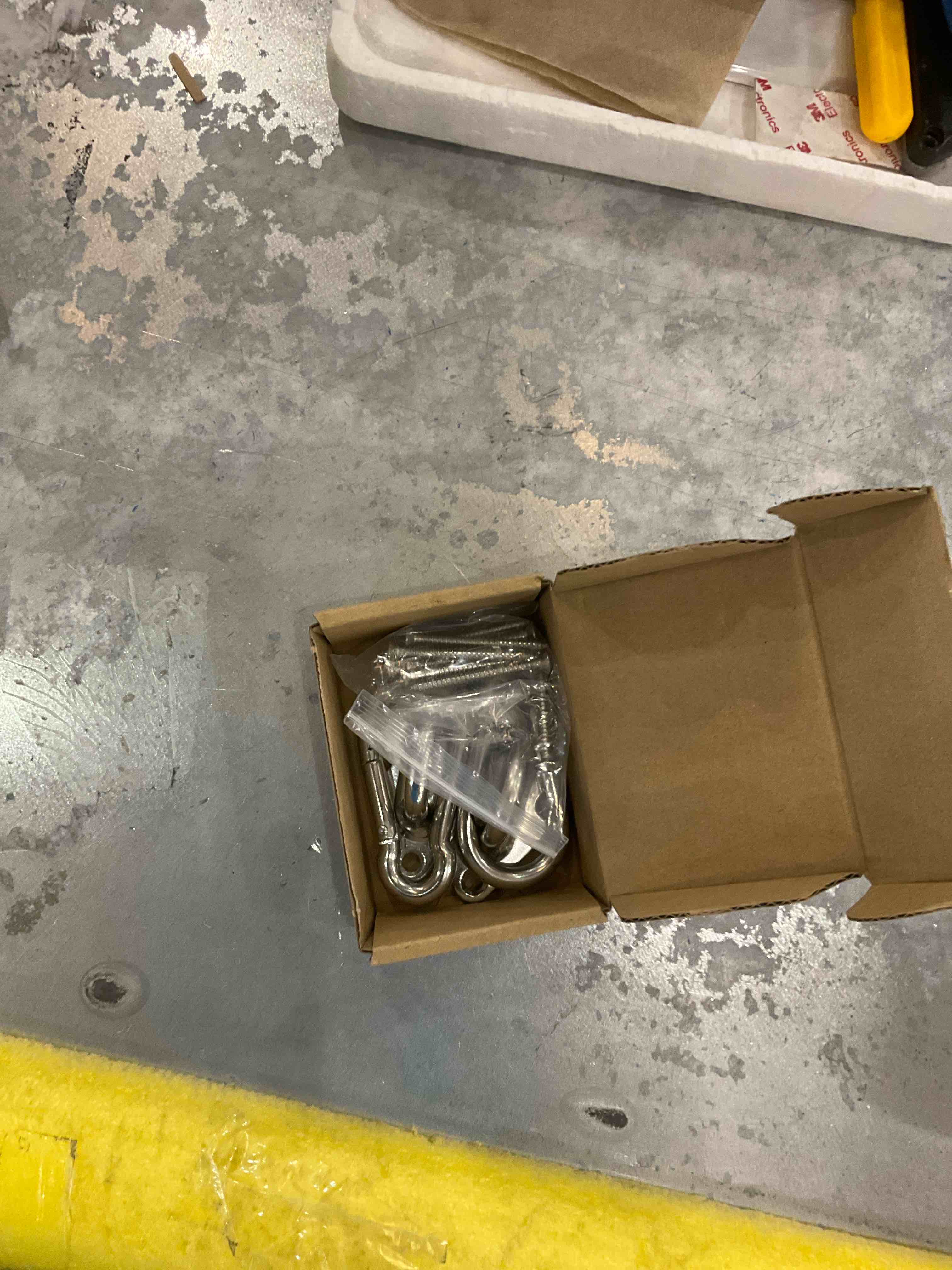https://s3.amazonaws.com/lotting-images-prod/bidfta/EXS00464643_1695130907151.jpeg