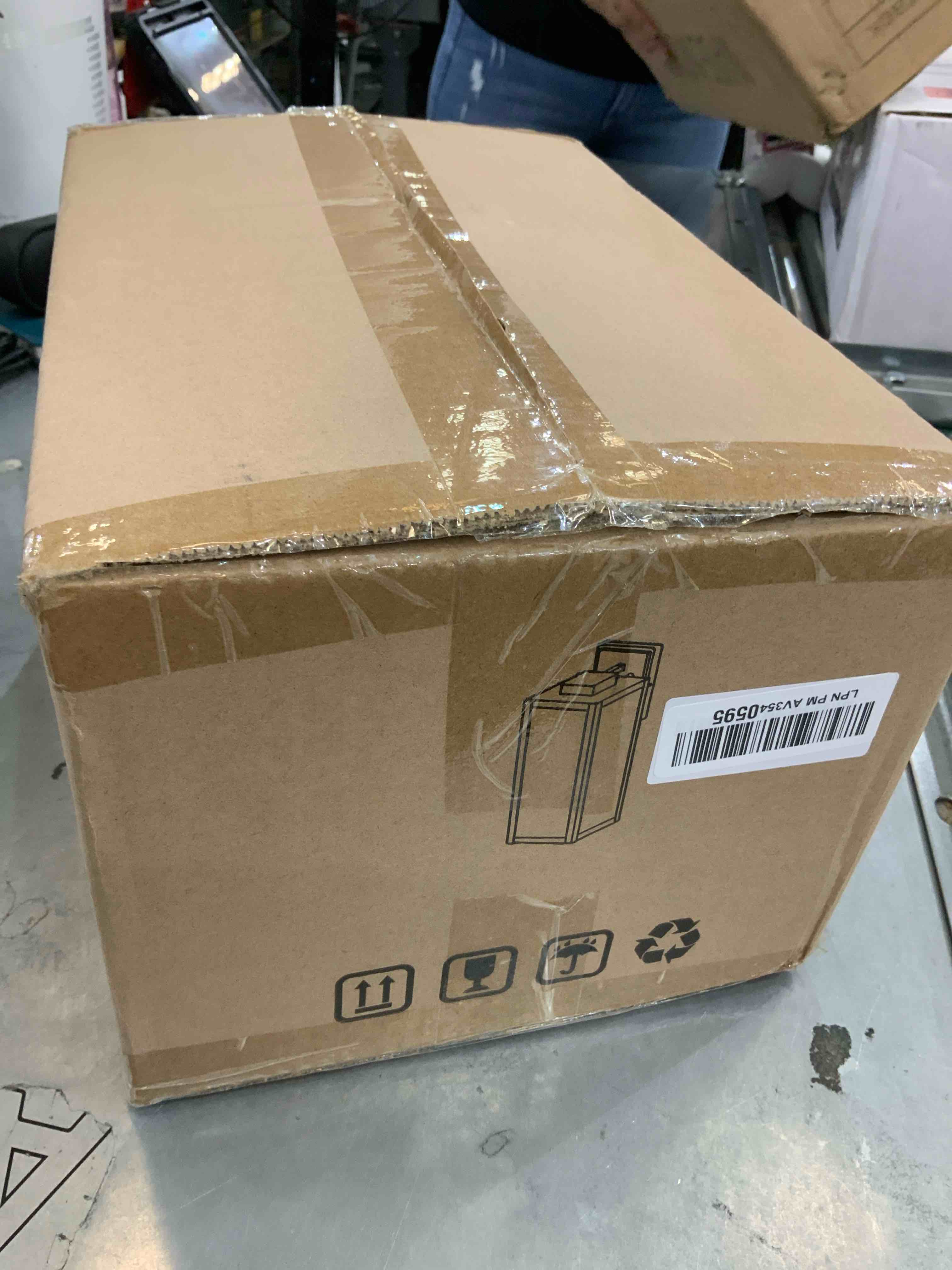 https://s3.amazonaws.com/lotting-images-prod/bidfta/EXS00465091_1695143167960.jpeg