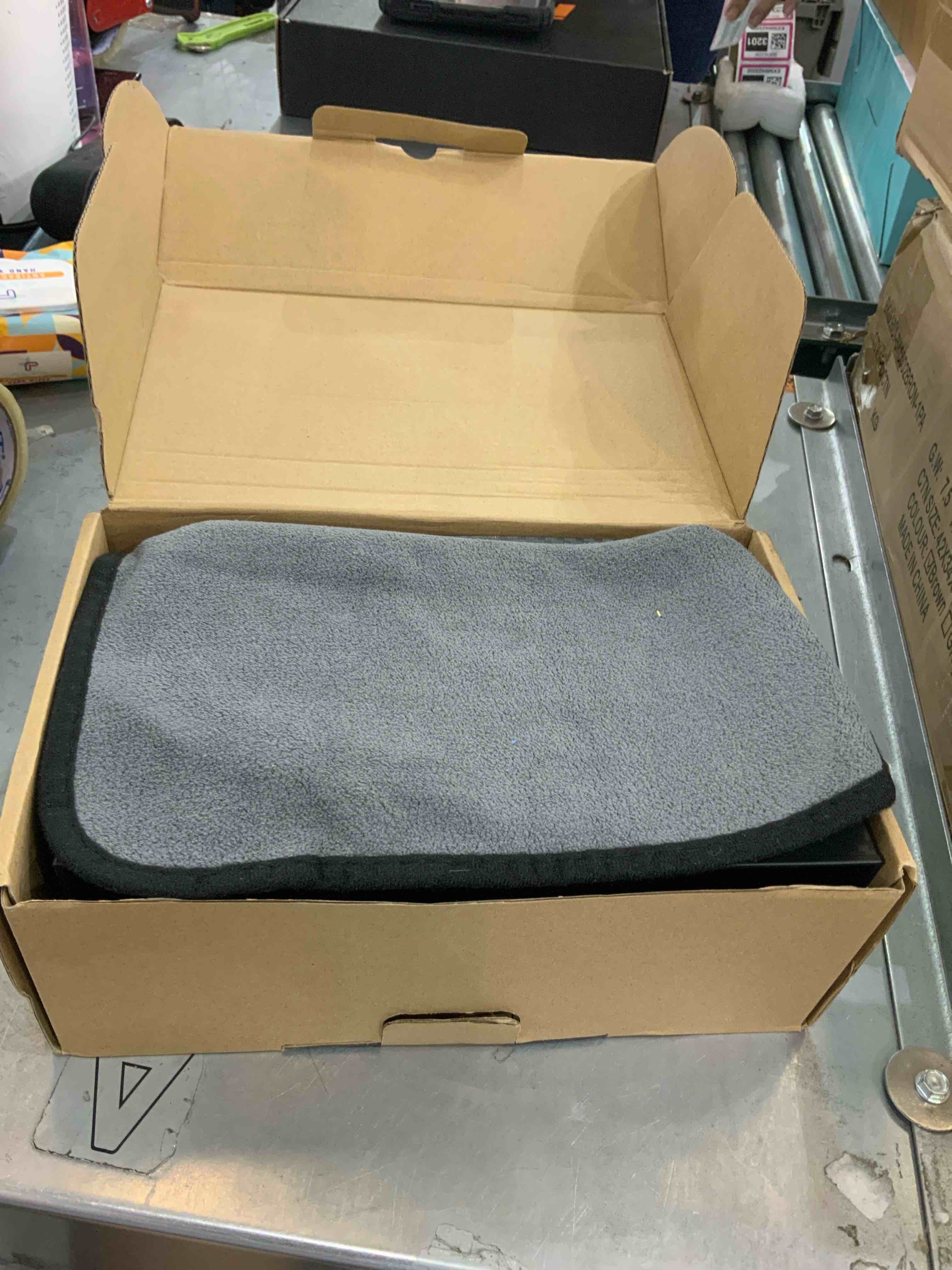 https://s3.amazonaws.com/lotting-images-prod/bidfta/EXS00465295_1695221125253.jpeg