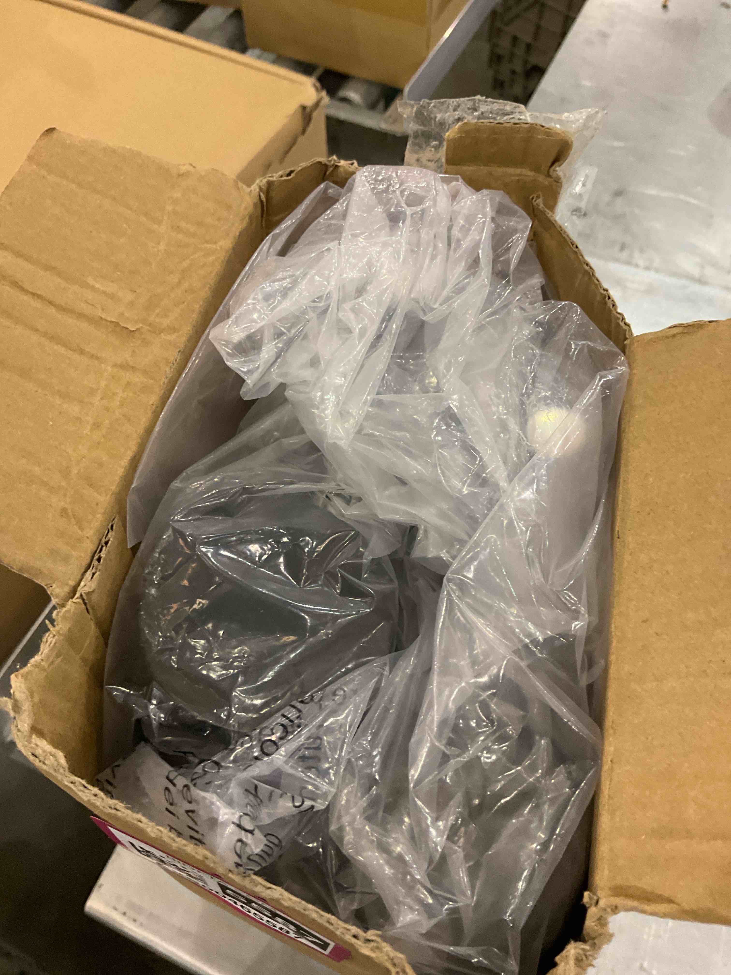https://s3.amazonaws.com/lotting-images-prod/bidfta/EXS00465587_1696532907011.jpeg