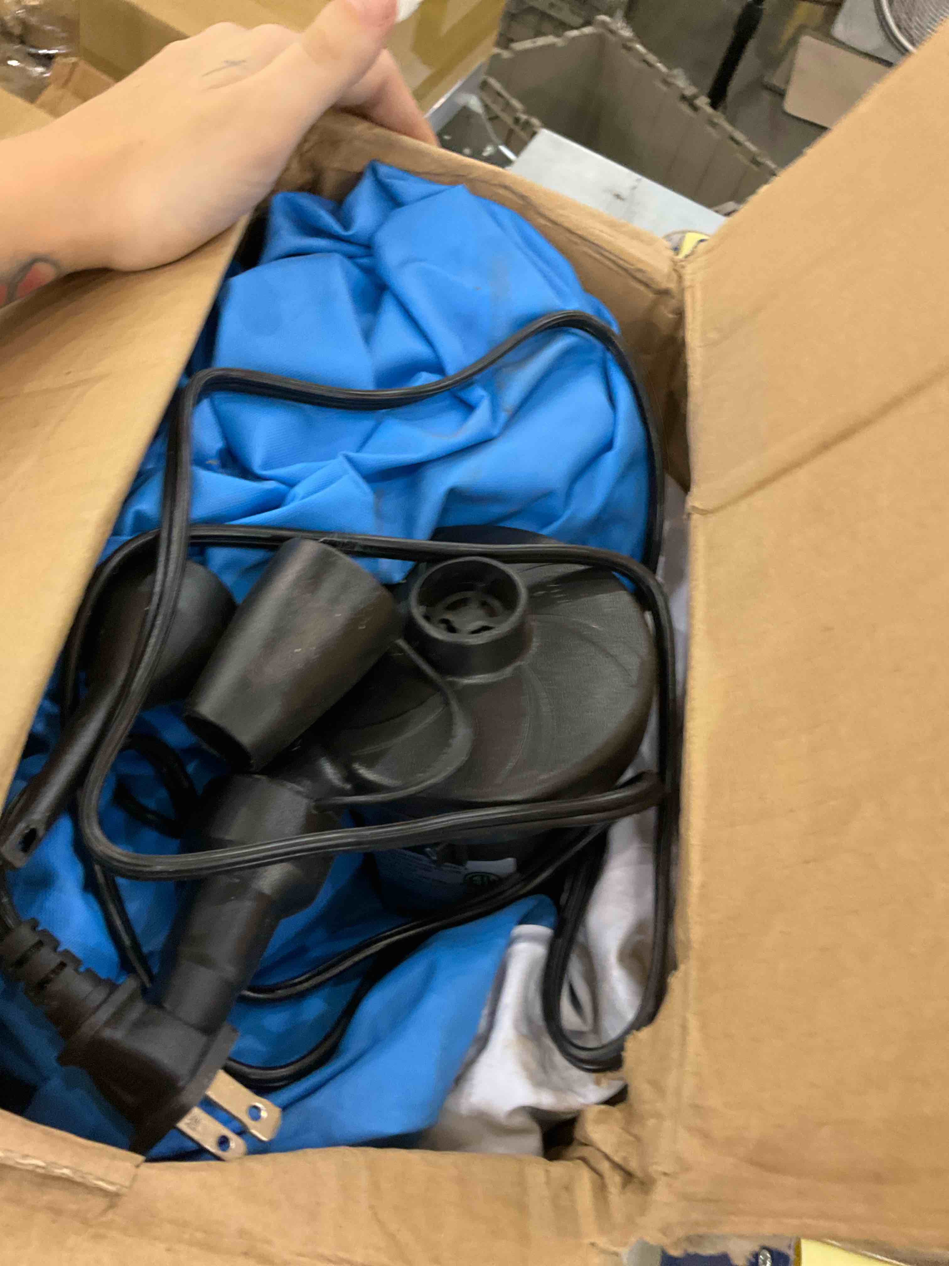 https://s3.amazonaws.com/lotting-images-prod/bidfta/EXS00465590_1696533140961.jpeg