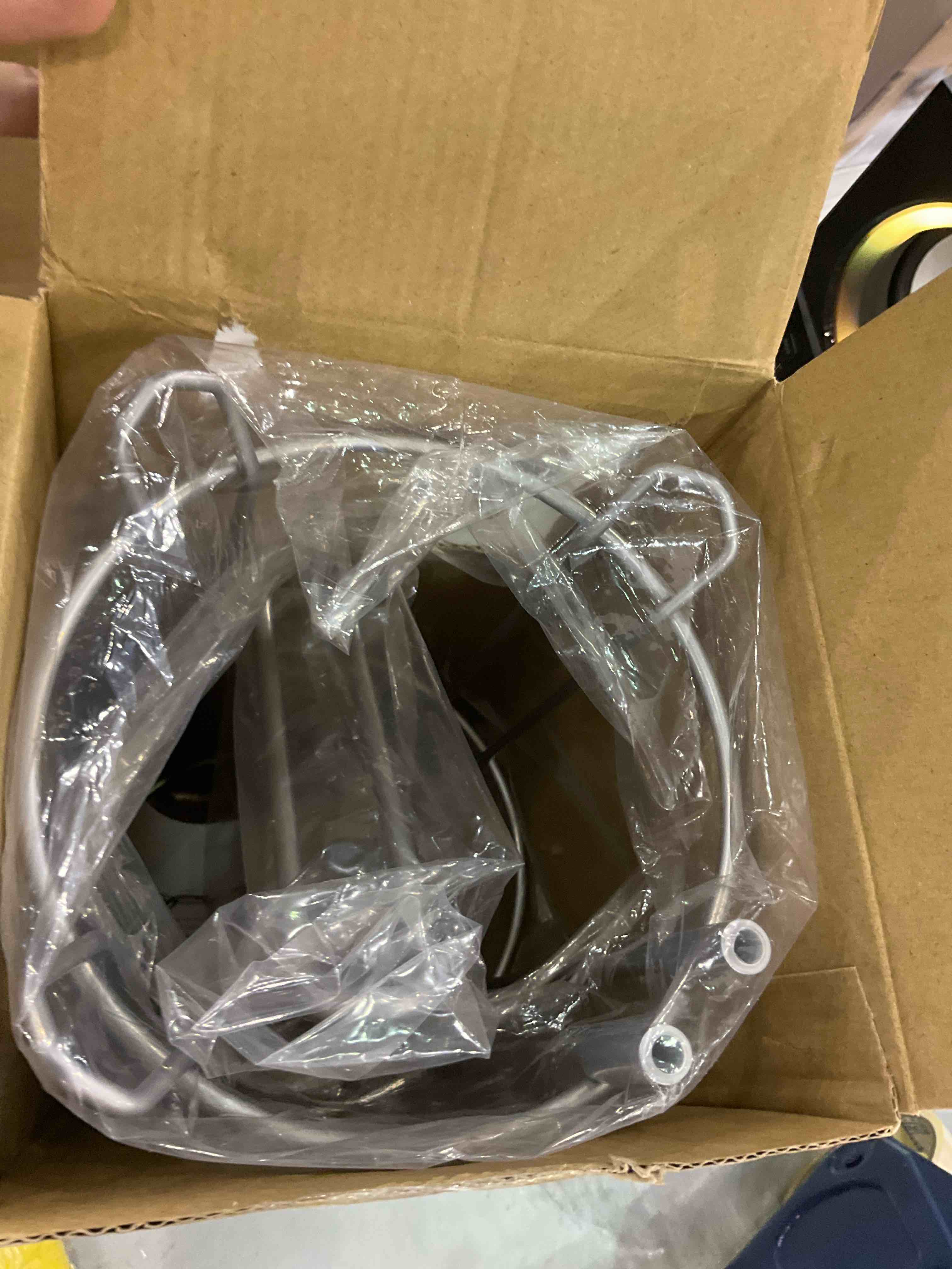 https://s3.amazonaws.com/lotting-images-prod/bidfta/EXS00465663_1696596587211.jpeg