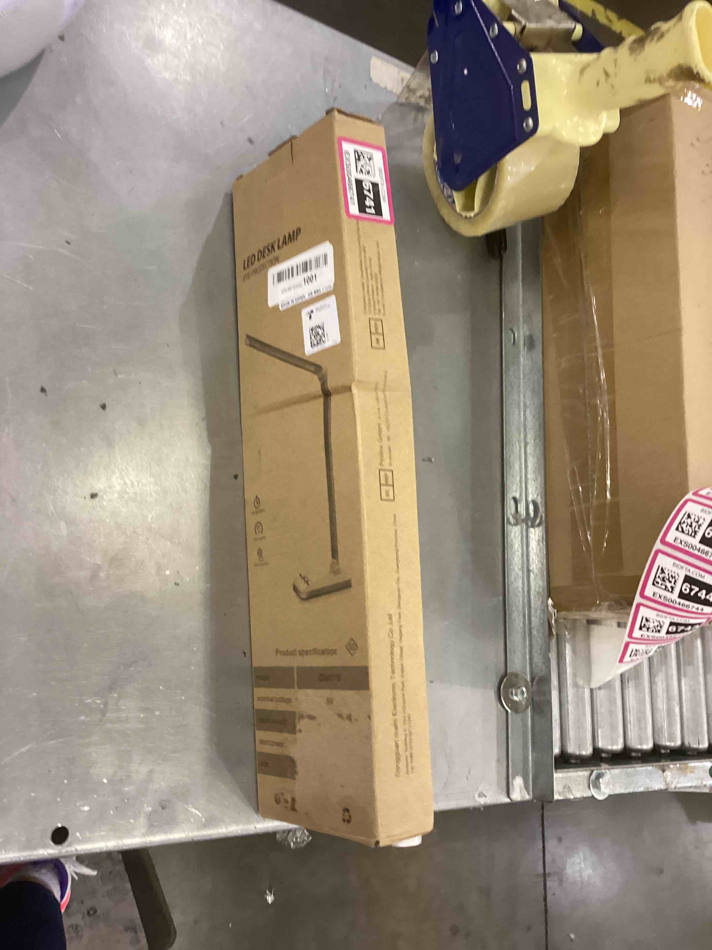 https://s3.amazonaws.com/lotting-images-prod/bidfta/EXS00466741_1694785989695.jpeg