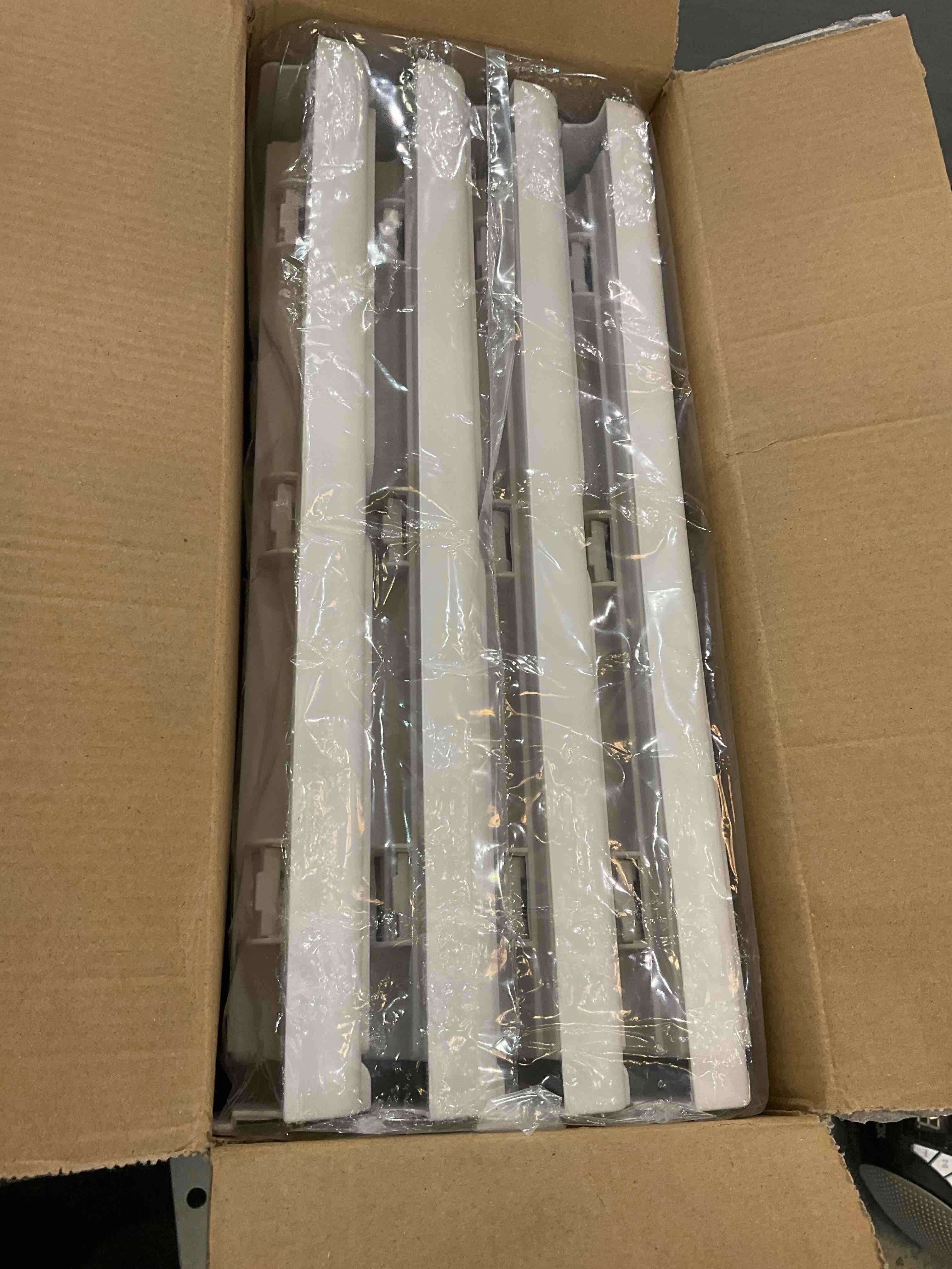https://s3.amazonaws.com/lotting-images-prod/bidfta/EXS00467630_1695320837317.jpeg