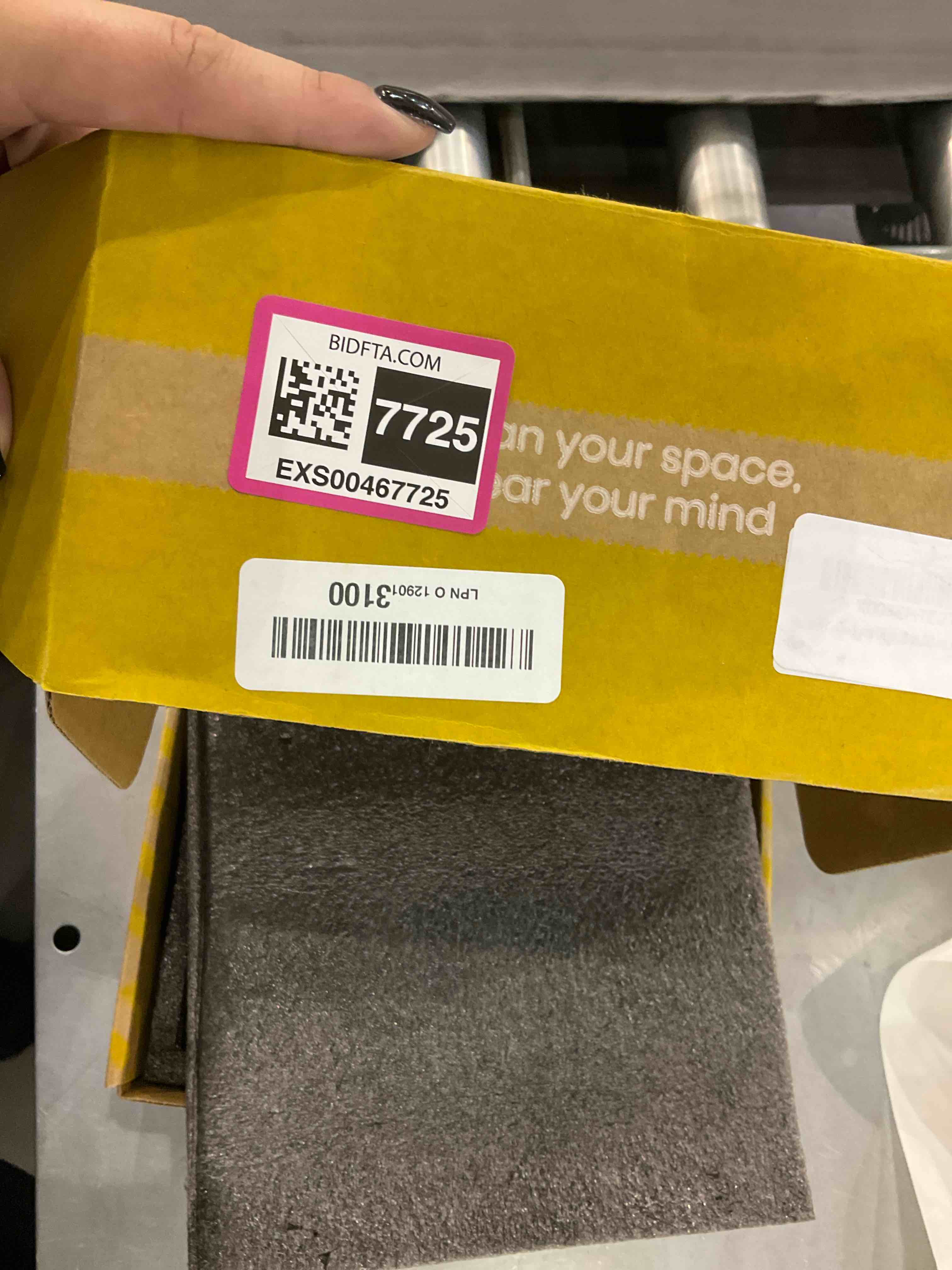 https://s3.amazonaws.com/lotting-images-prod/bidfta/EXS00467725_1695645460048.jpeg