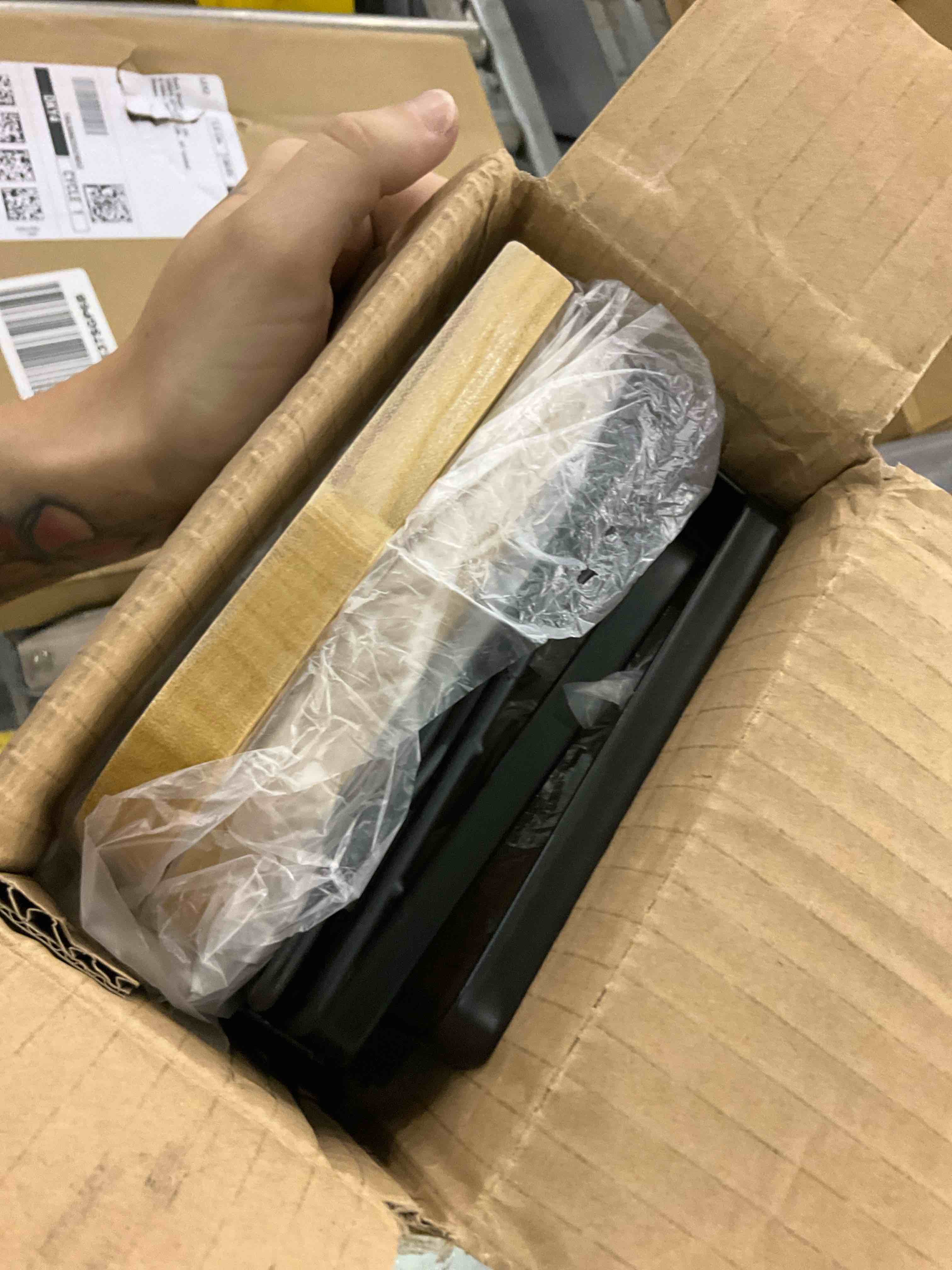https://s3.amazonaws.com/lotting-images-prod/bidfta/EXS00469015_1695124940316.jpeg