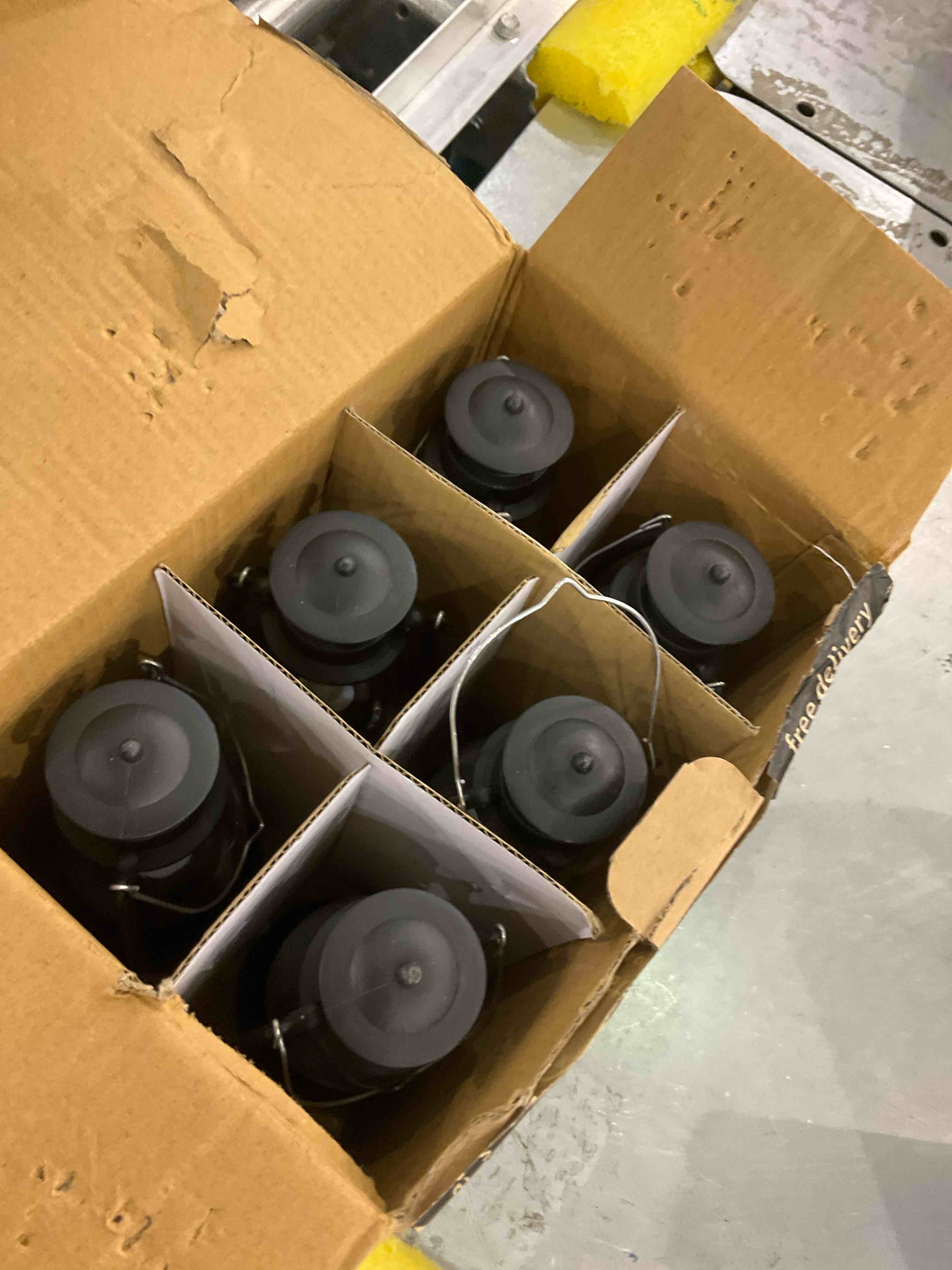 https://s3.amazonaws.com/lotting-images-prod/bidfta/EXS00469244_1695295810762.jpeg