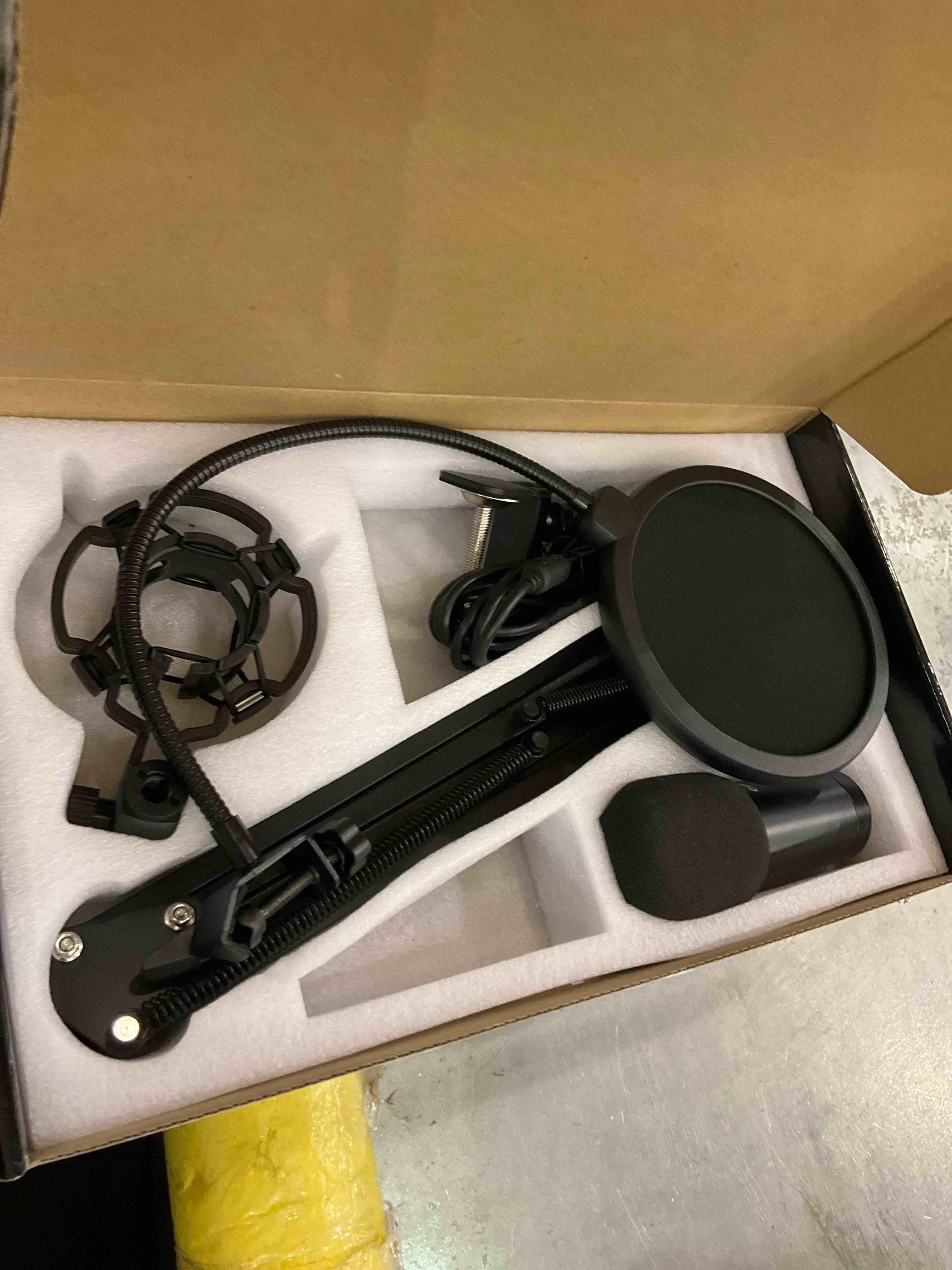 https://s3.amazonaws.com/lotting-images-prod/bidfta/EXS00469464_1695392735244.jpeg