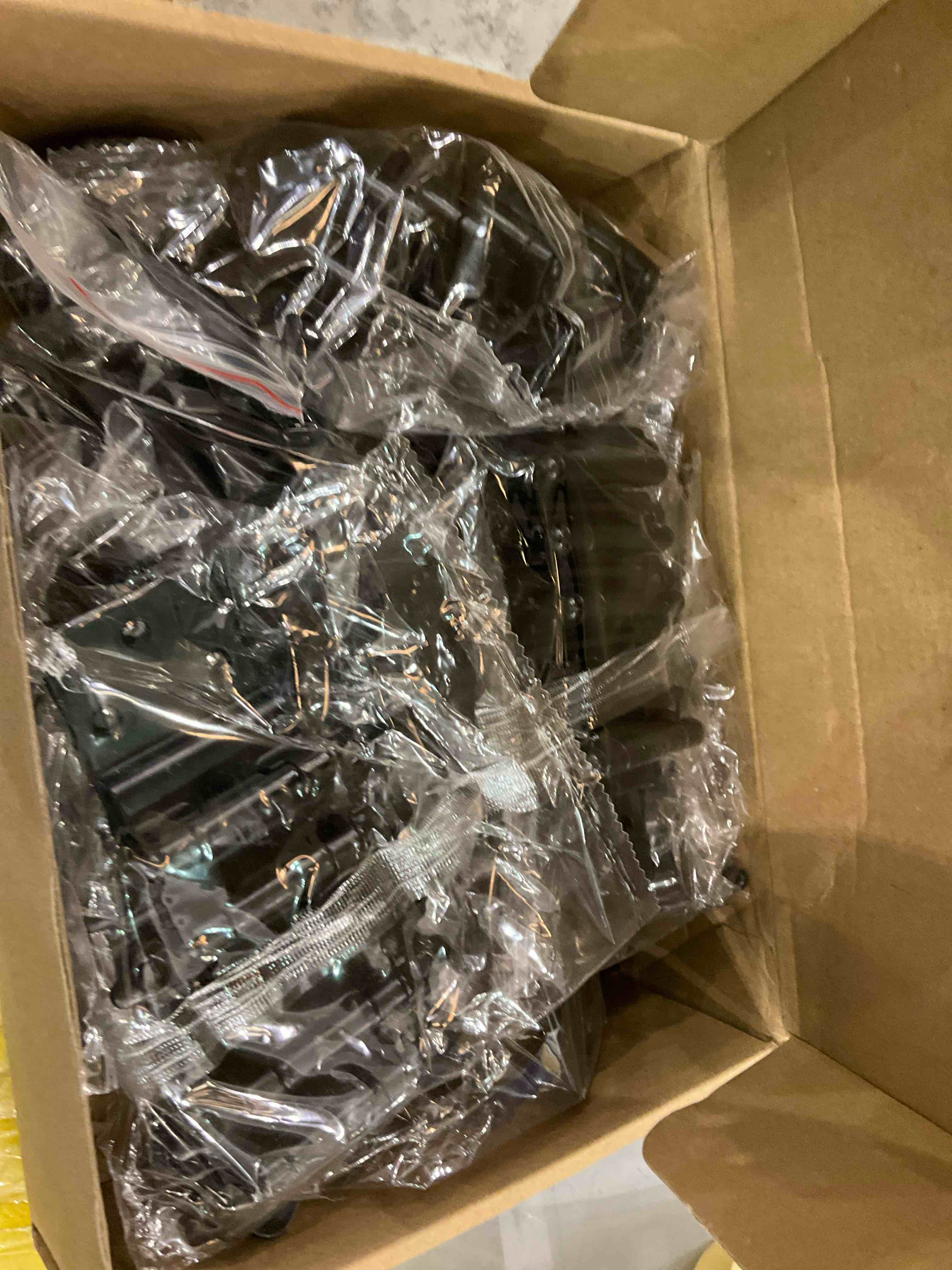 https://s3.amazonaws.com/lotting-images-prod/bidfta/EXS00469465_1695392795387.jpeg