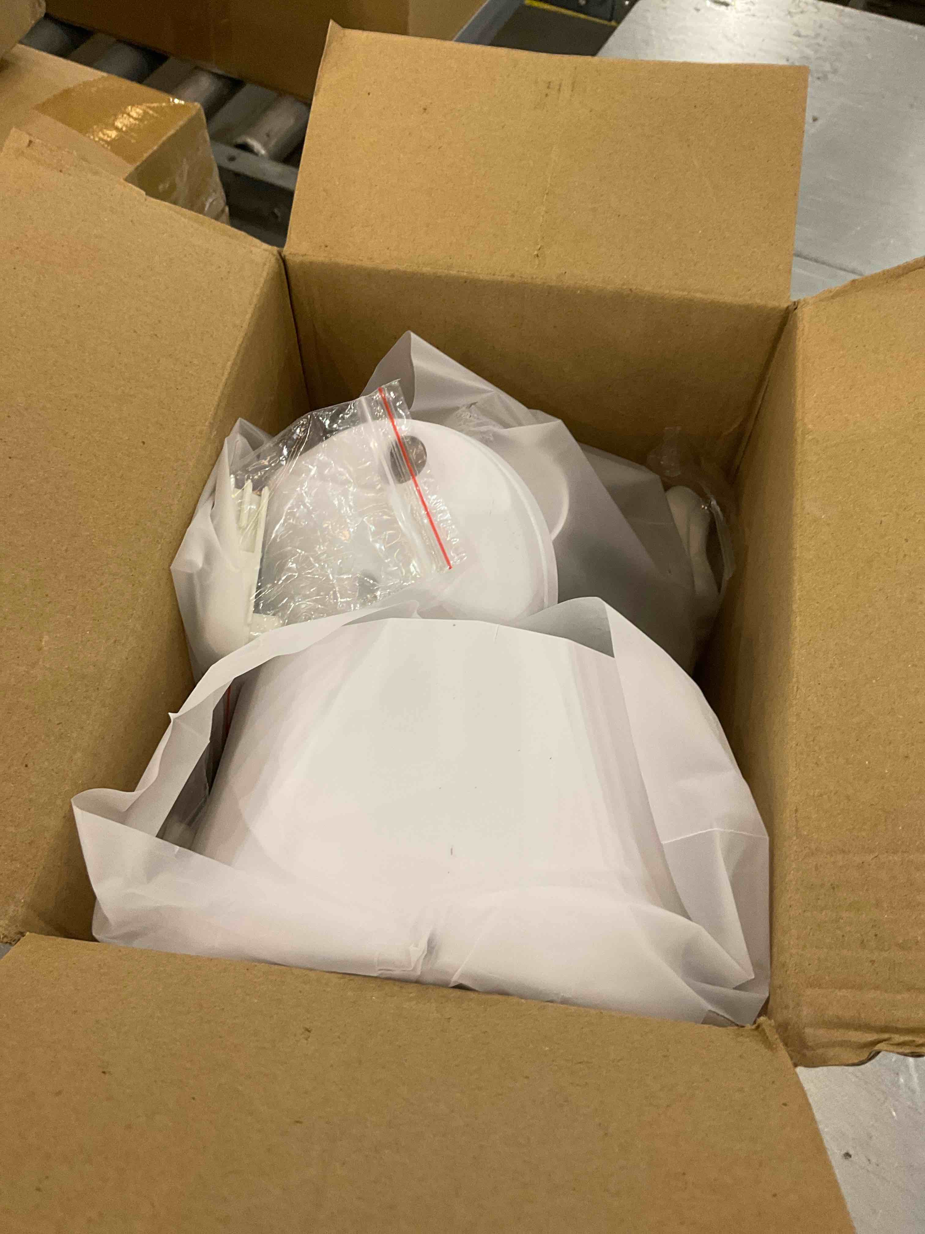 https://s3.amazonaws.com/lotting-images-prod/bidfta/EXS00469523_1695824057576.jpeg