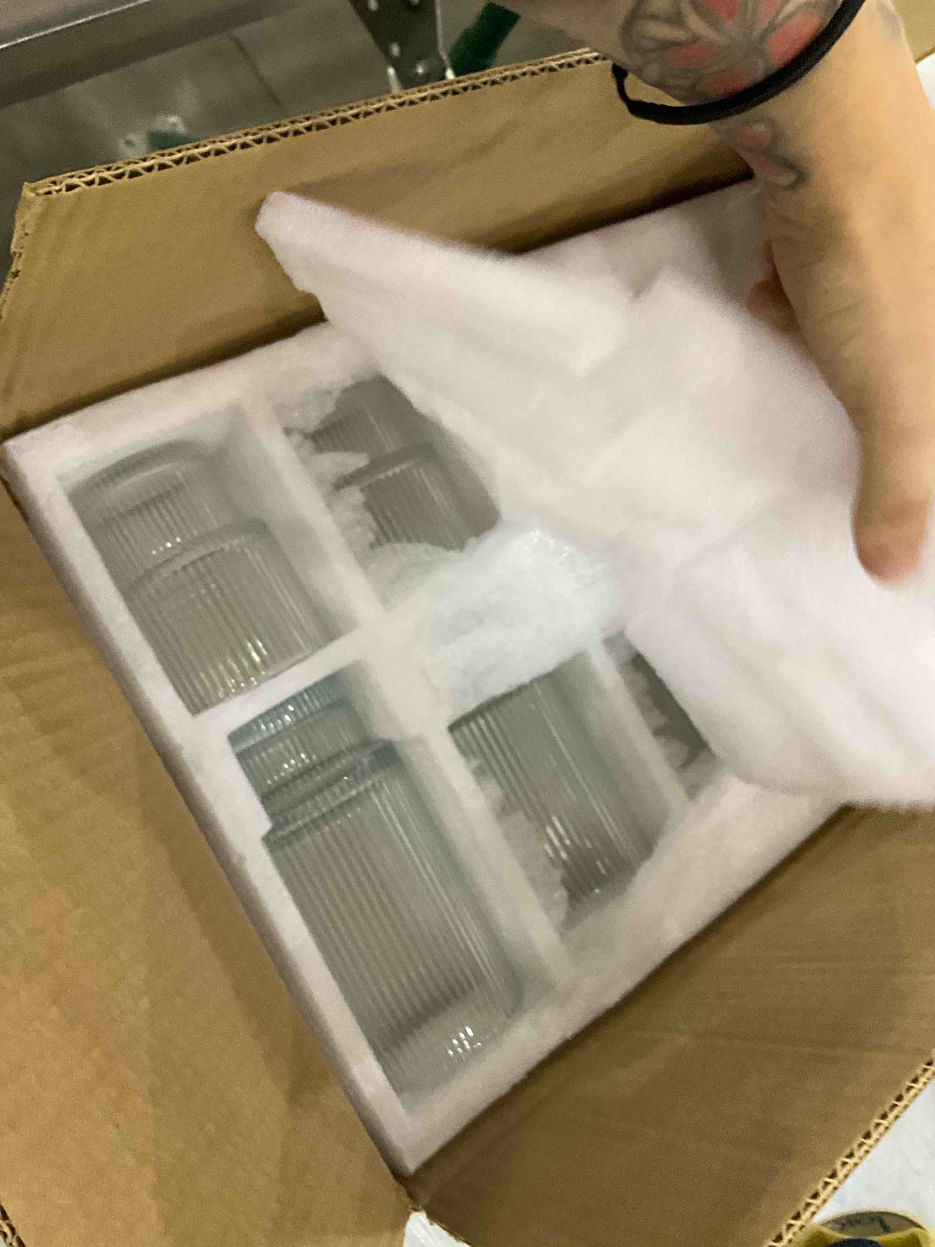 https://s3.amazonaws.com/lotting-images-prod/bidfta/EXS00469663_1695904480887.jpeg