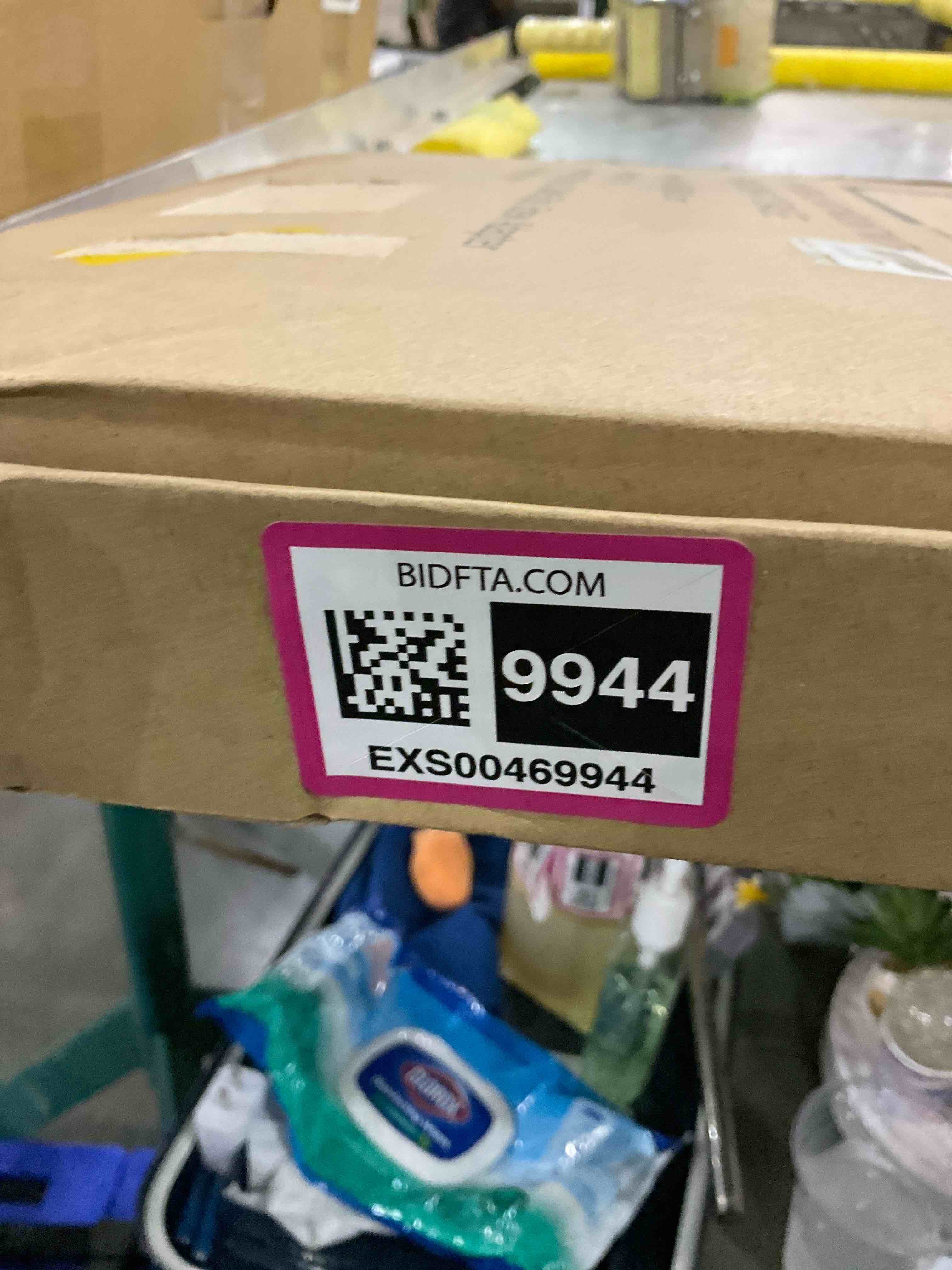 https://s3.amazonaws.com/lotting-images-prod/bidfta/EXS00469944_1695994243683.jpeg