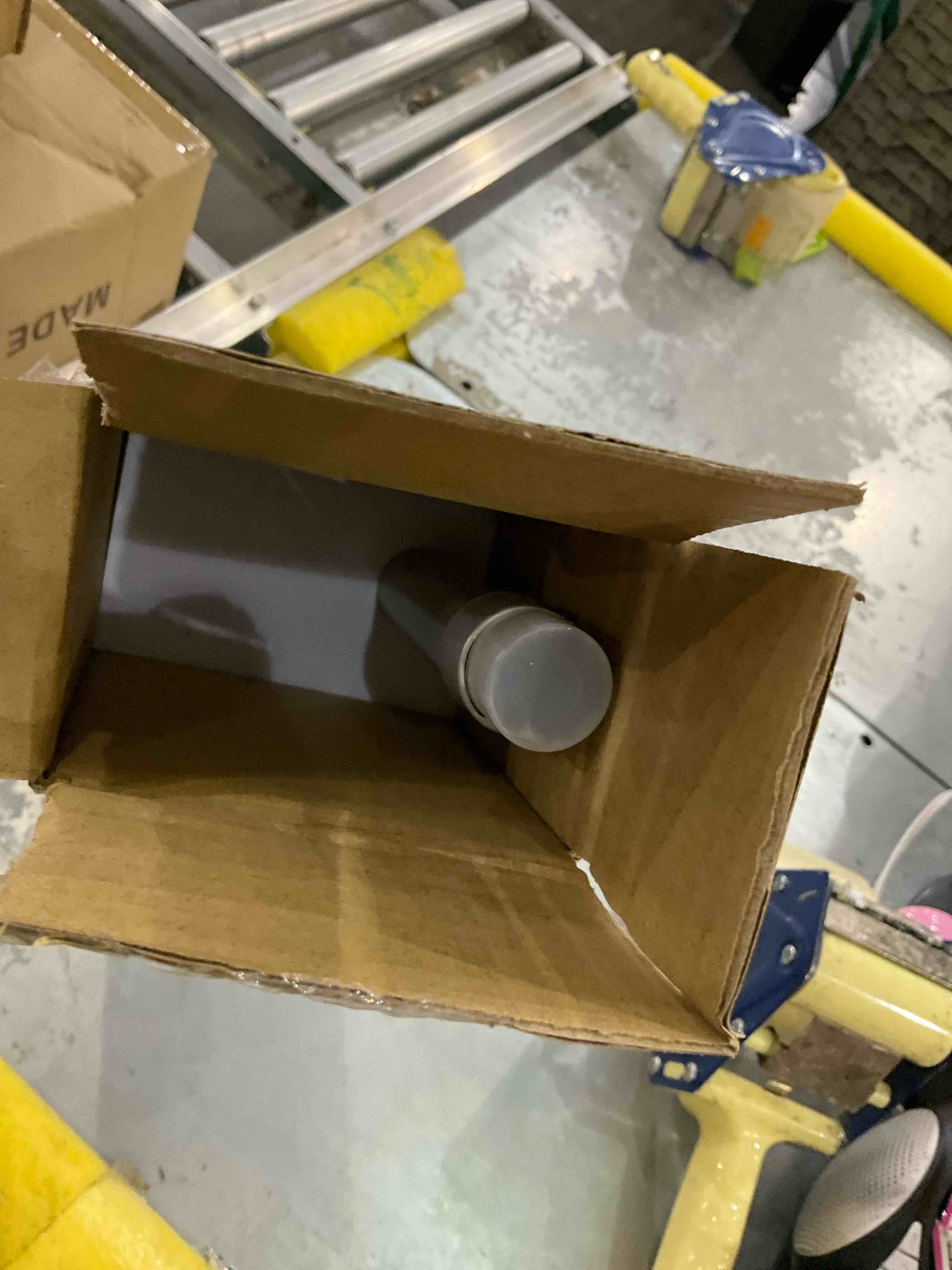 https://s3.amazonaws.com/lotting-images-prod/bidfta/EXS00469961_1695996280135.jpeg
