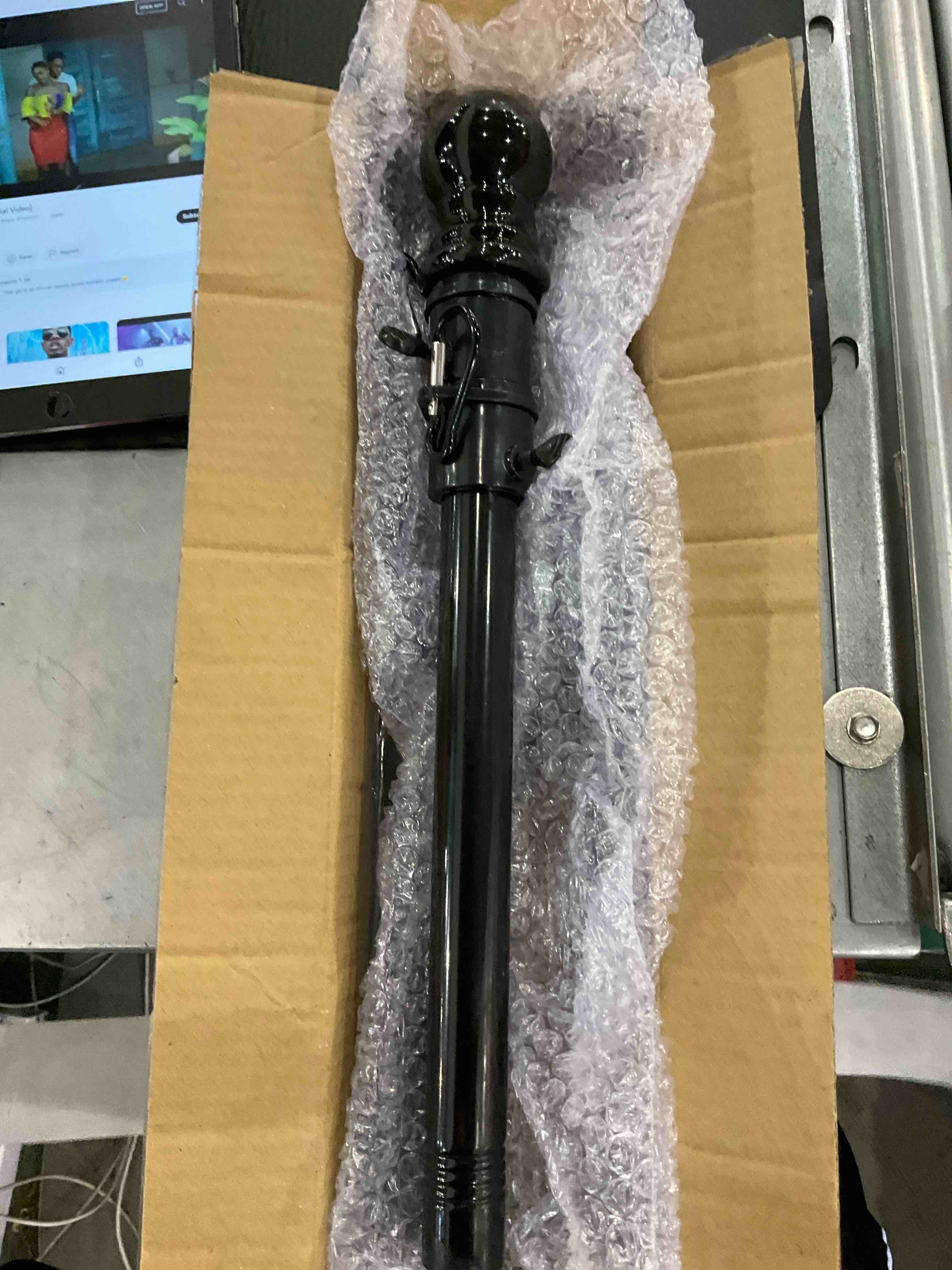 https://s3.amazonaws.com/lotting-images-prod/bidfta/EXS00470397_1697027121502.jpeg